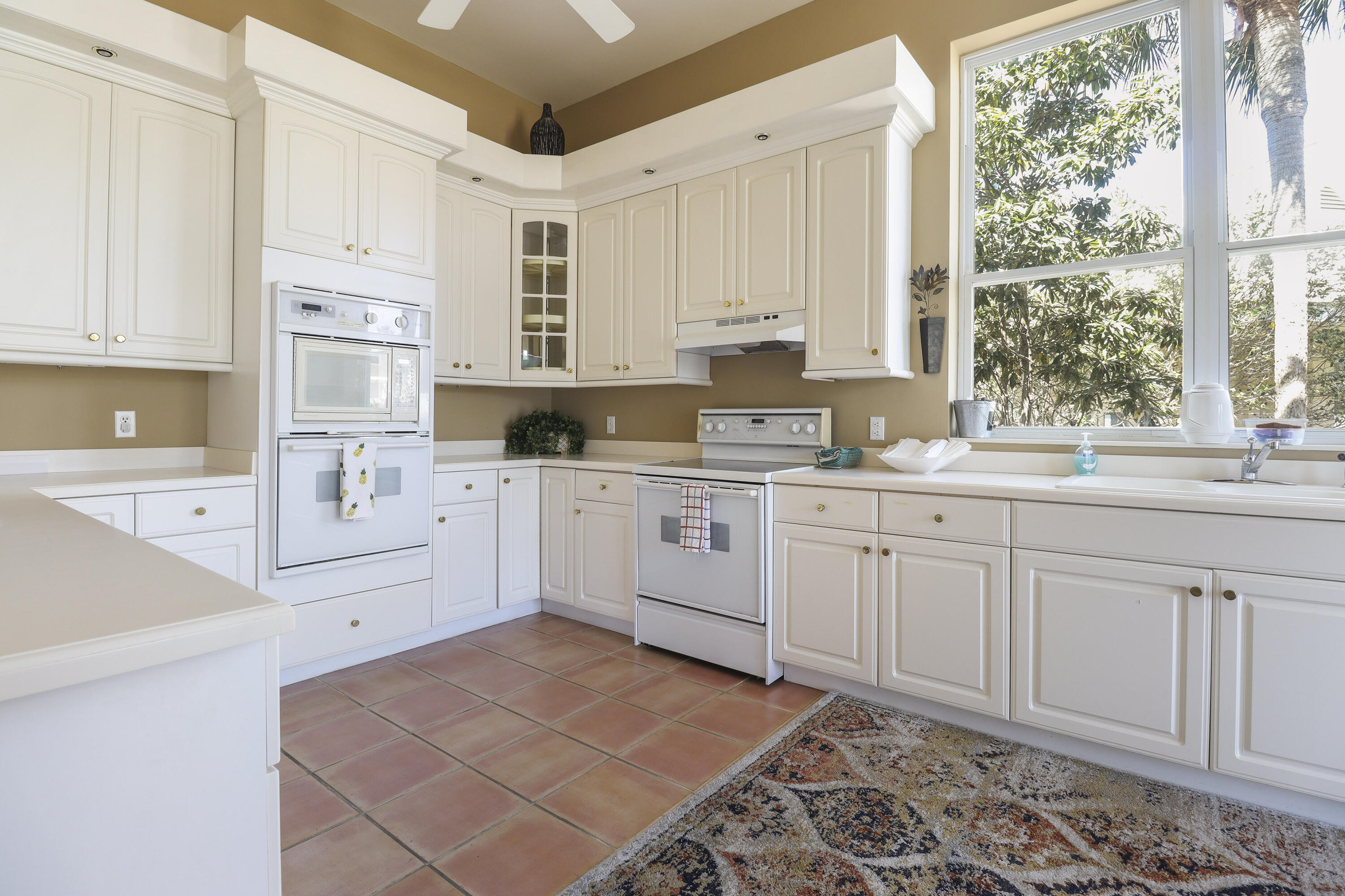 VILLAGE OF WHITE CLIFFS THE - Residential