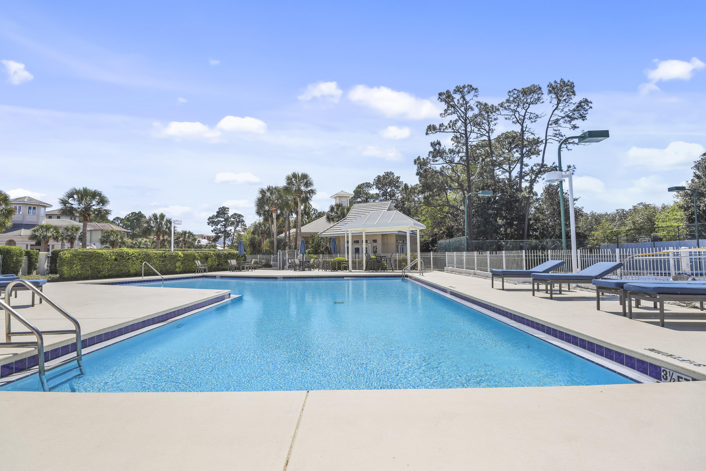 VILLAGE OF WHITE CLIFFS THE - Residential