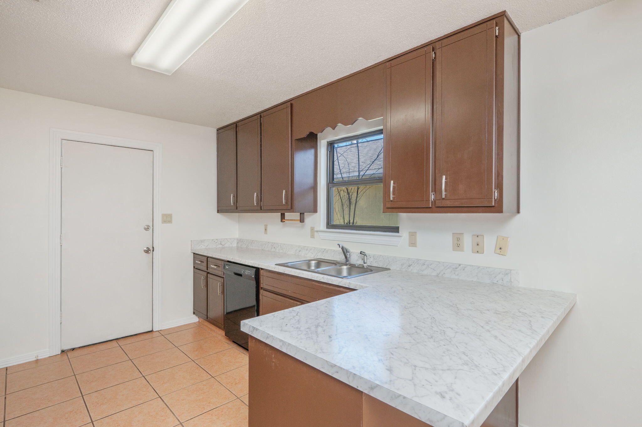 VILLAGE WEST - Residential