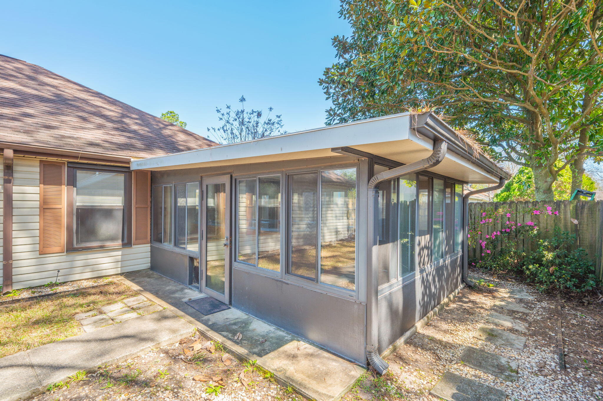 VILLAGE WEST - Residential