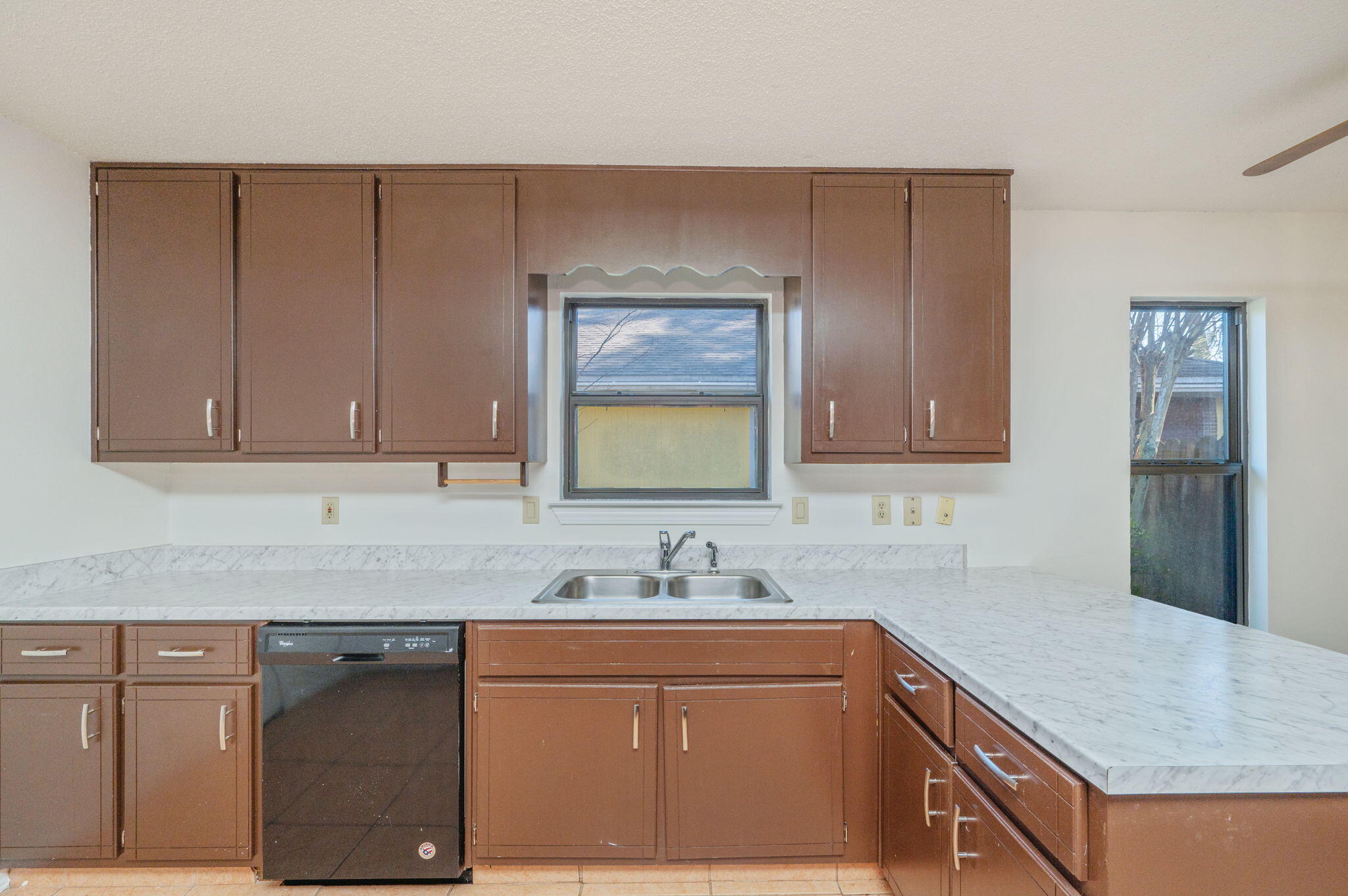 VILLAGE WEST - Residential