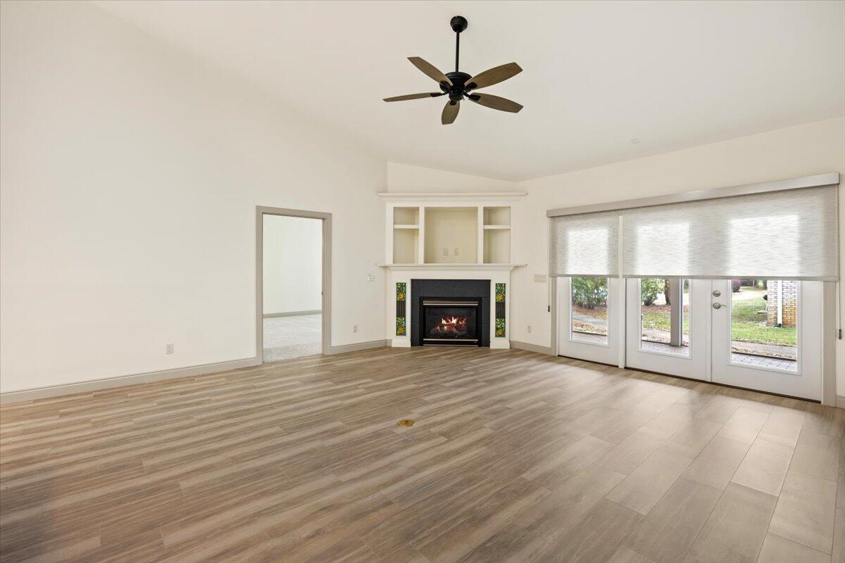 DIAMOND LAKES - Residential