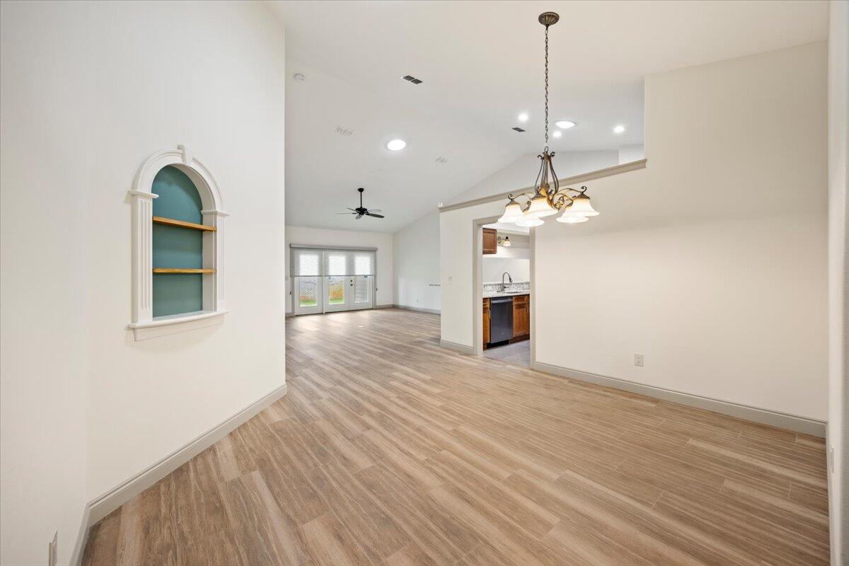 DIAMOND LAKES - Residential