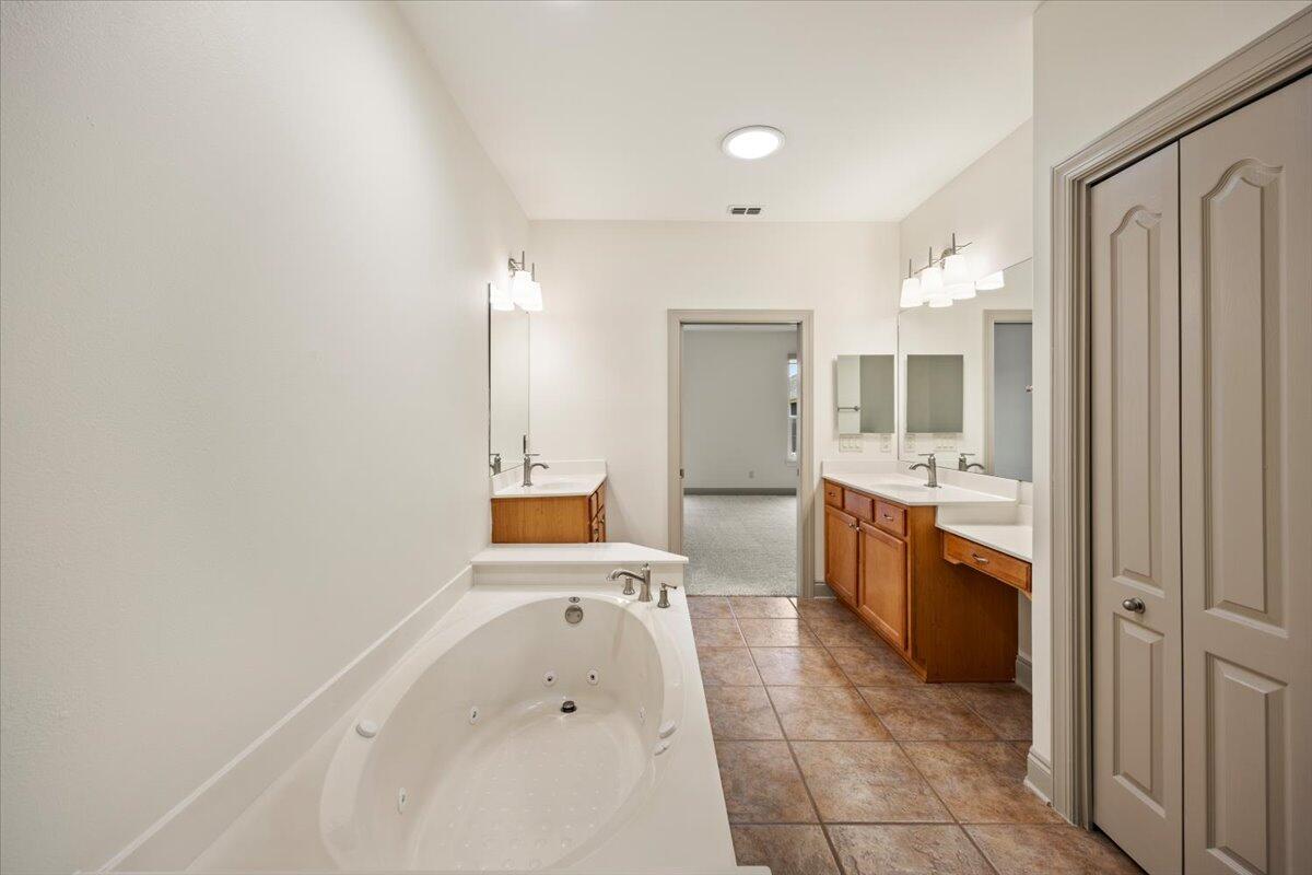 DIAMOND LAKES - Residential