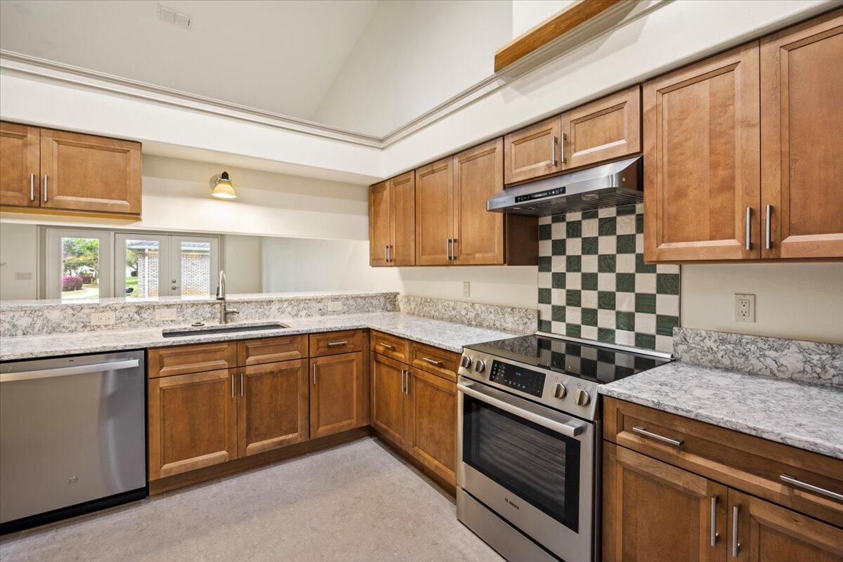 DIAMOND LAKES - Residential