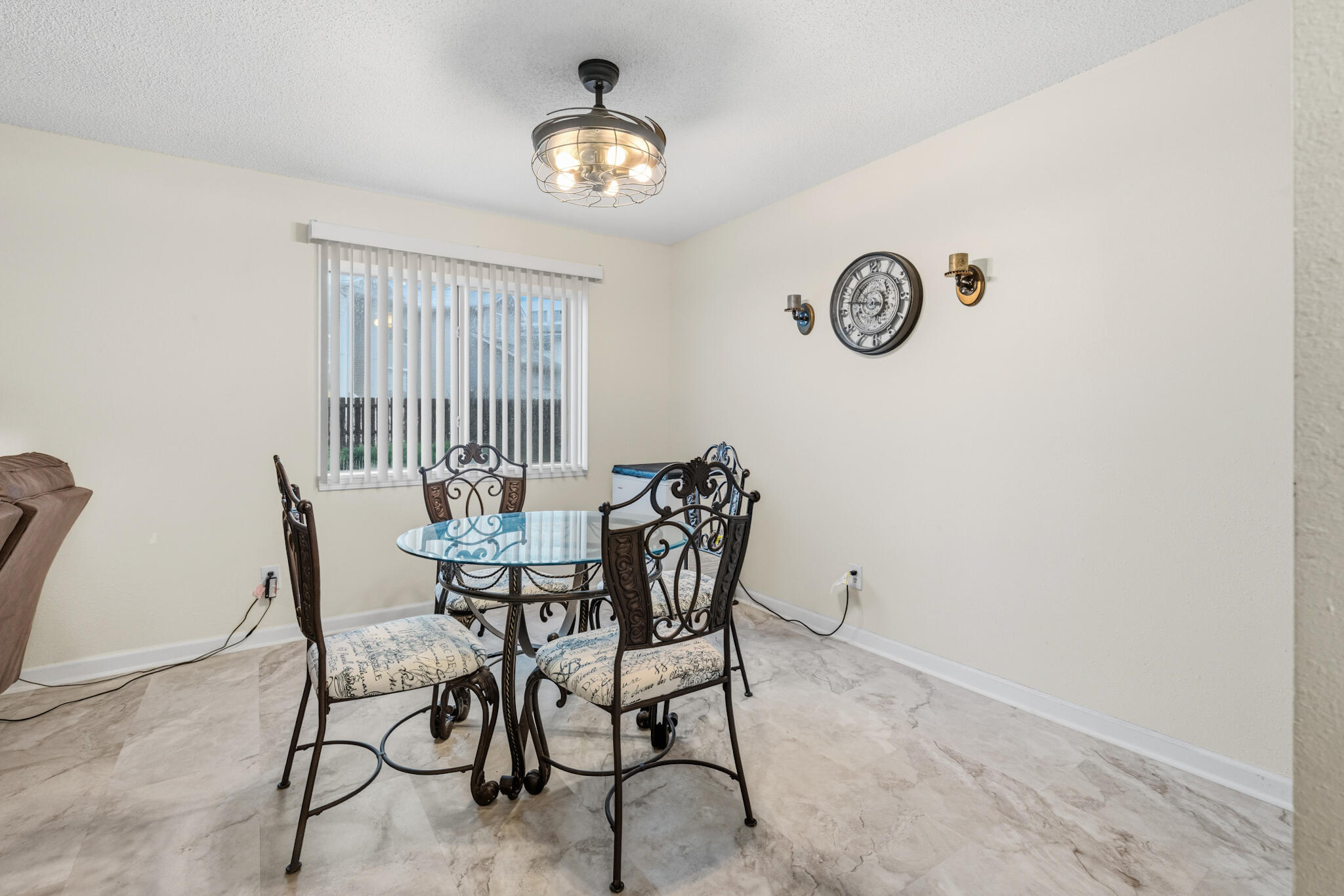 FINISTERRA CONDO - Residential