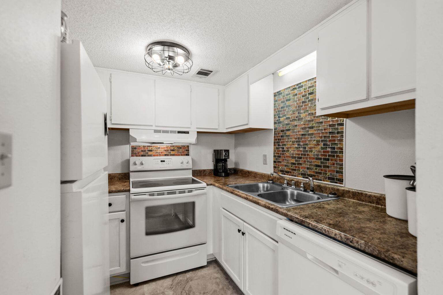 FINISTERRA CONDO - Residential