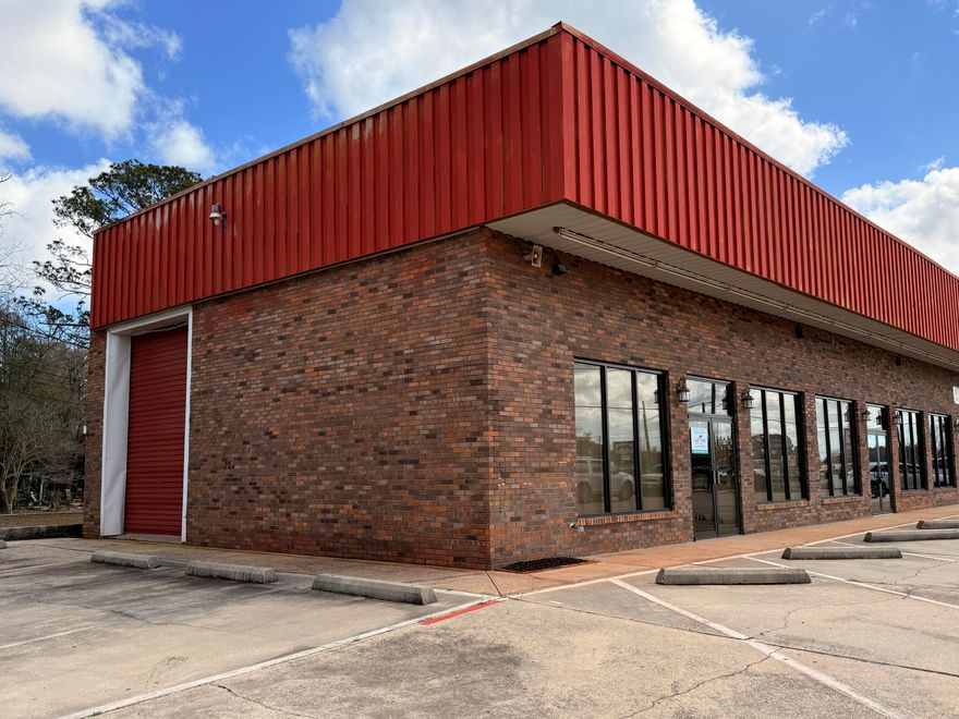 Flex-Retail Space
Large, versatile commercial space available on Ferdon Blvd (Hwy 85) -- the main corridor through Crestview with excellent visibility and easy access.

This flexible layout is ideal for retail, showroom, office, studio, or service-based businesses looking for a professional setting with great exposure.

Property Features:

• Large open retail/showroom floor with big front windows for natural light and display visibility

• 3 private offices

• 2 bathrooms

• Full kitchen/breakroom

• Garage storage area with extra-tall overhead door (great for deliveries, equipment, or storage)

• Convenient parking for customers and staff

• Easy access to backroads to quickly return to a traffic light on Ferdon Blvd