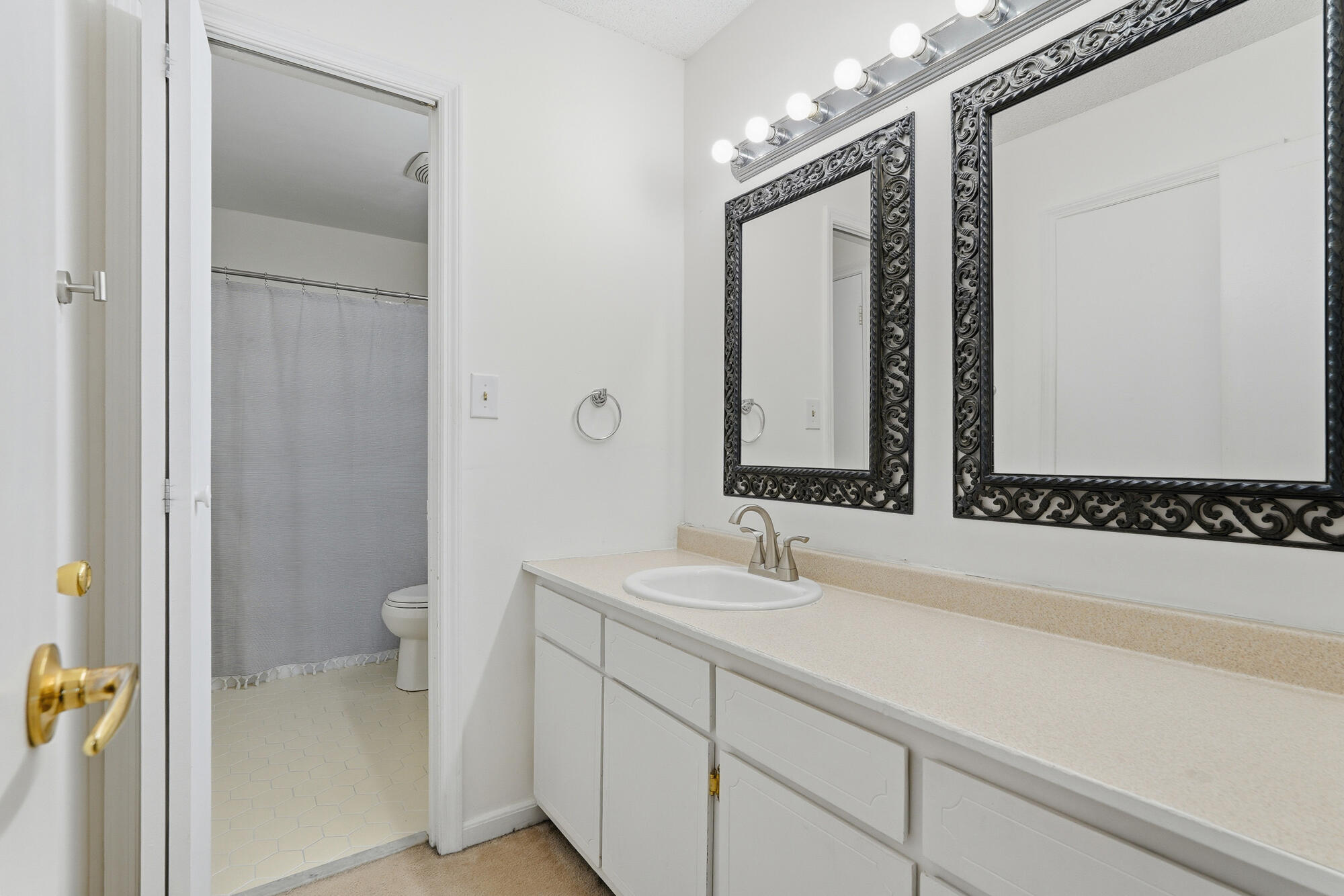 TWIN OAKS - Residential