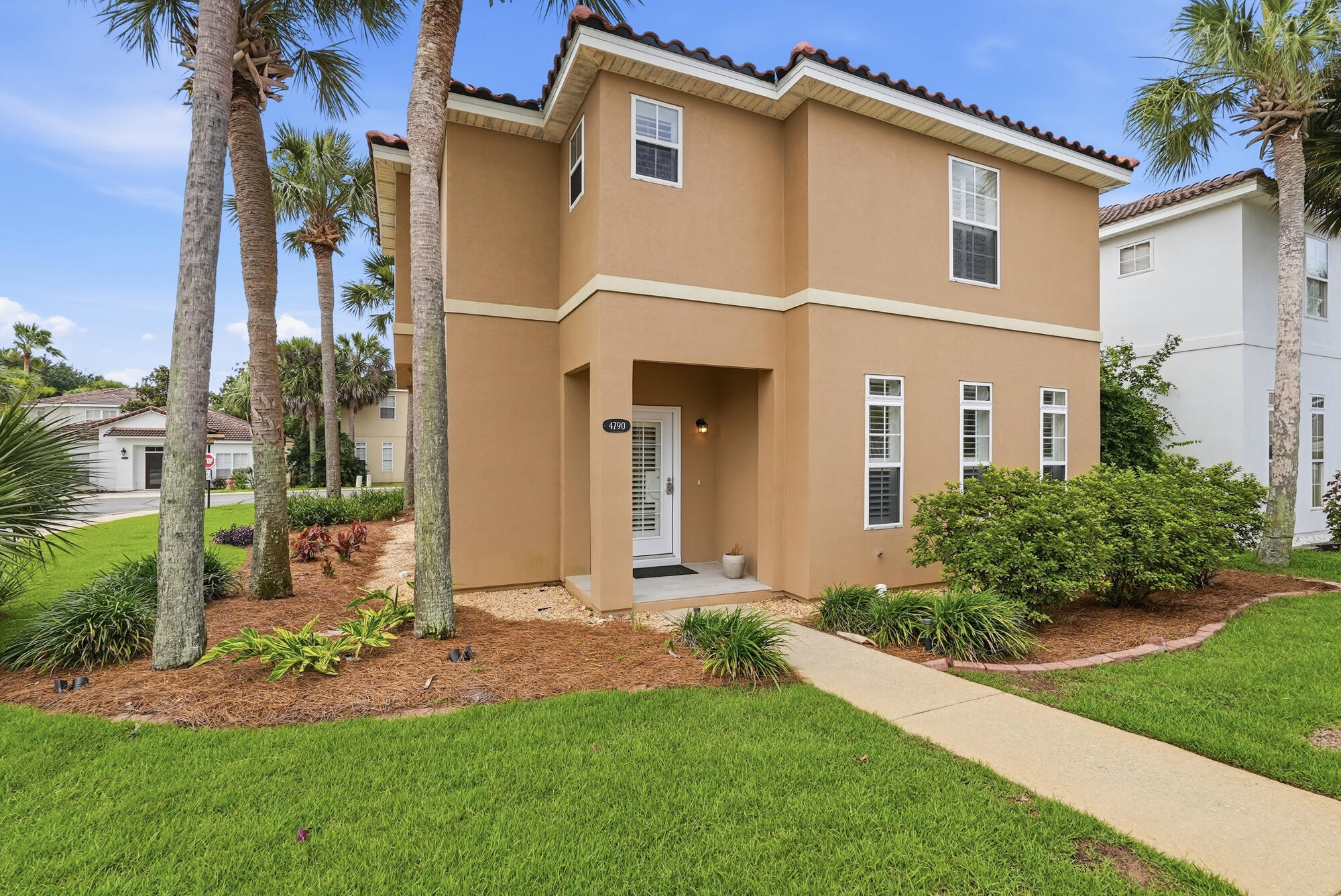 4790 W Trovare
