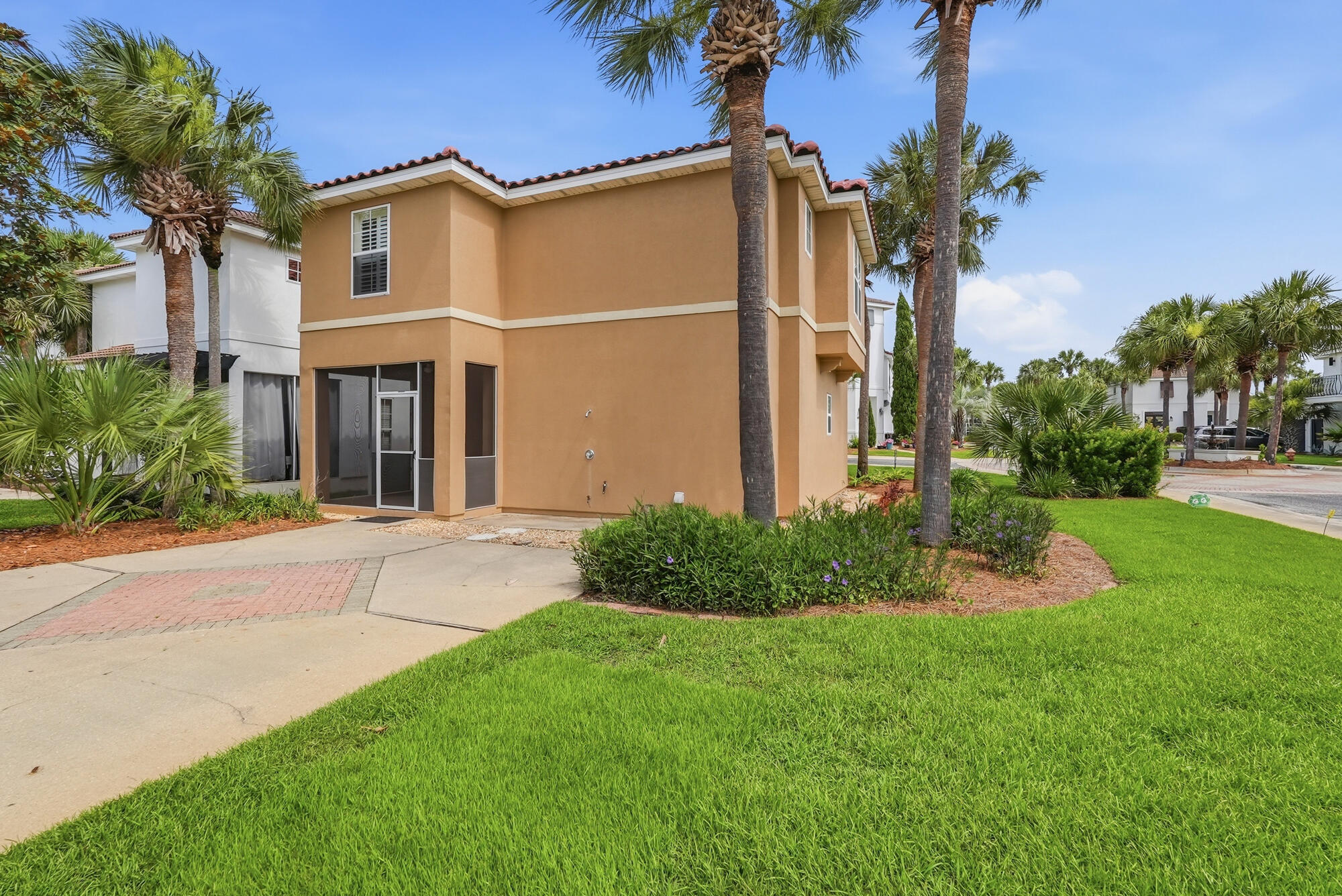 4790 W Trovare