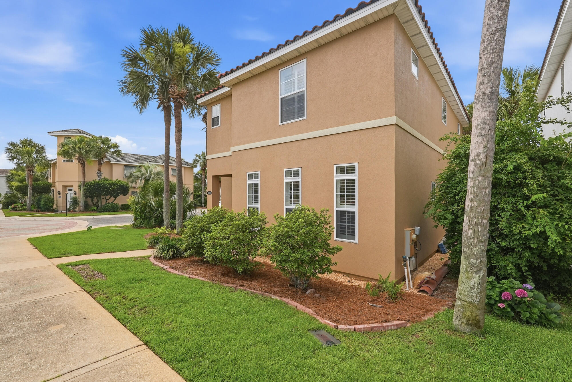4790 W Trovare