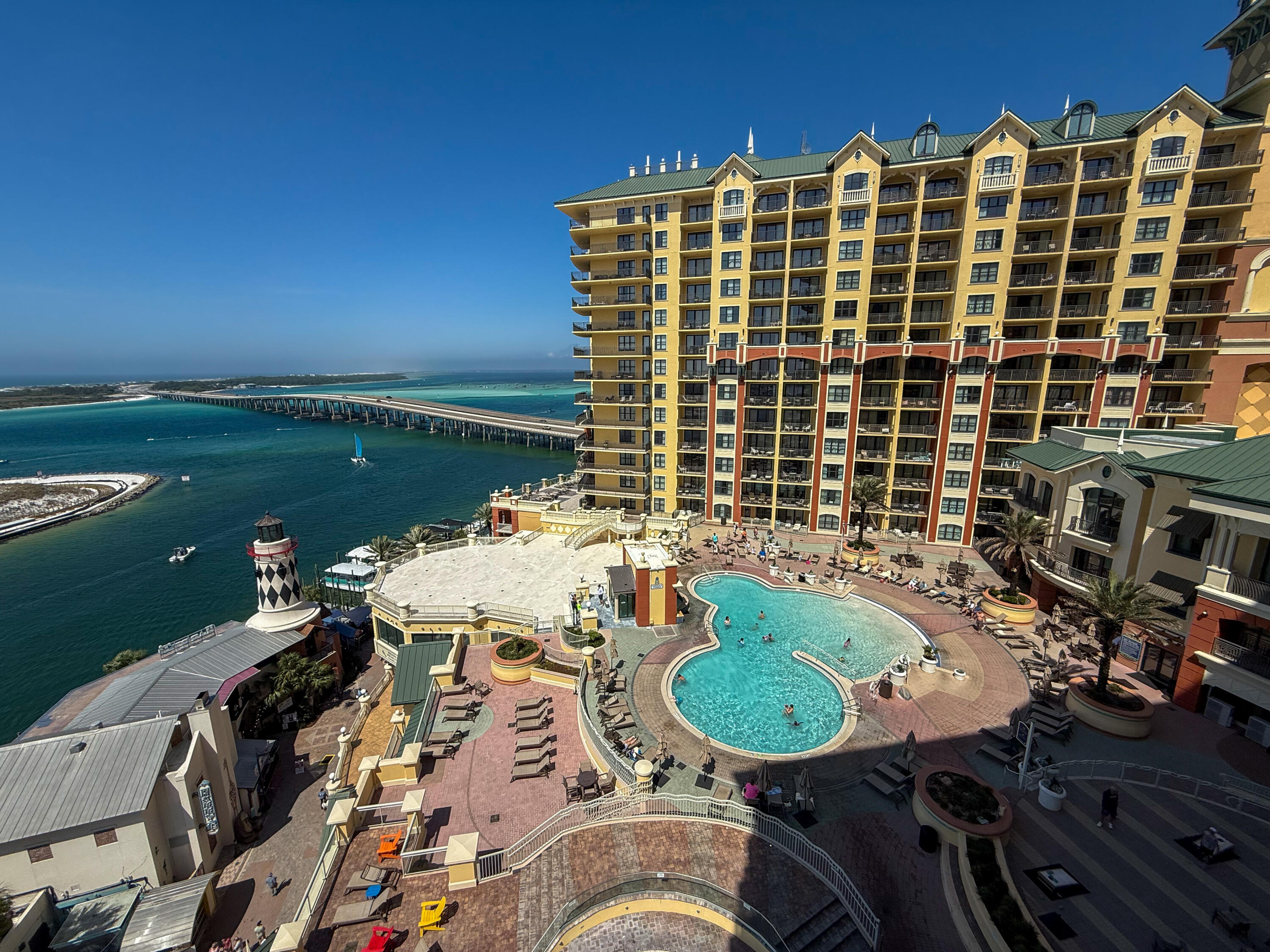 EMERALD GRANDE - Residential