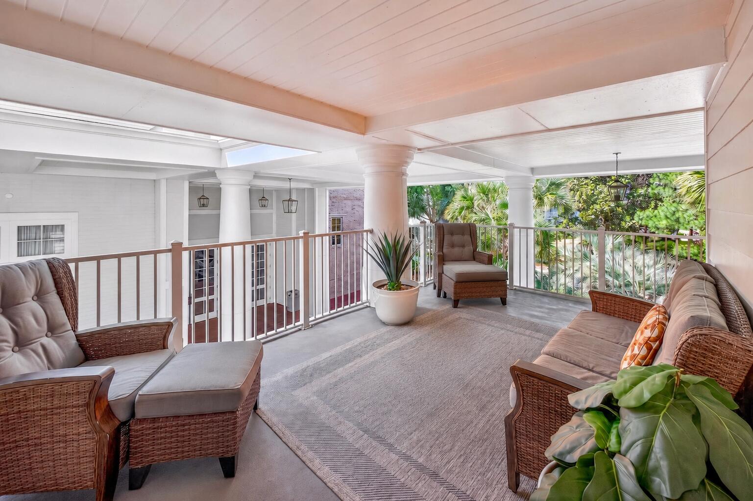 Corner wrap balcony