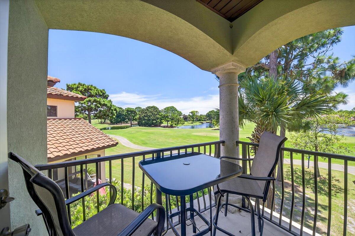 VILLA LAGO - Residential