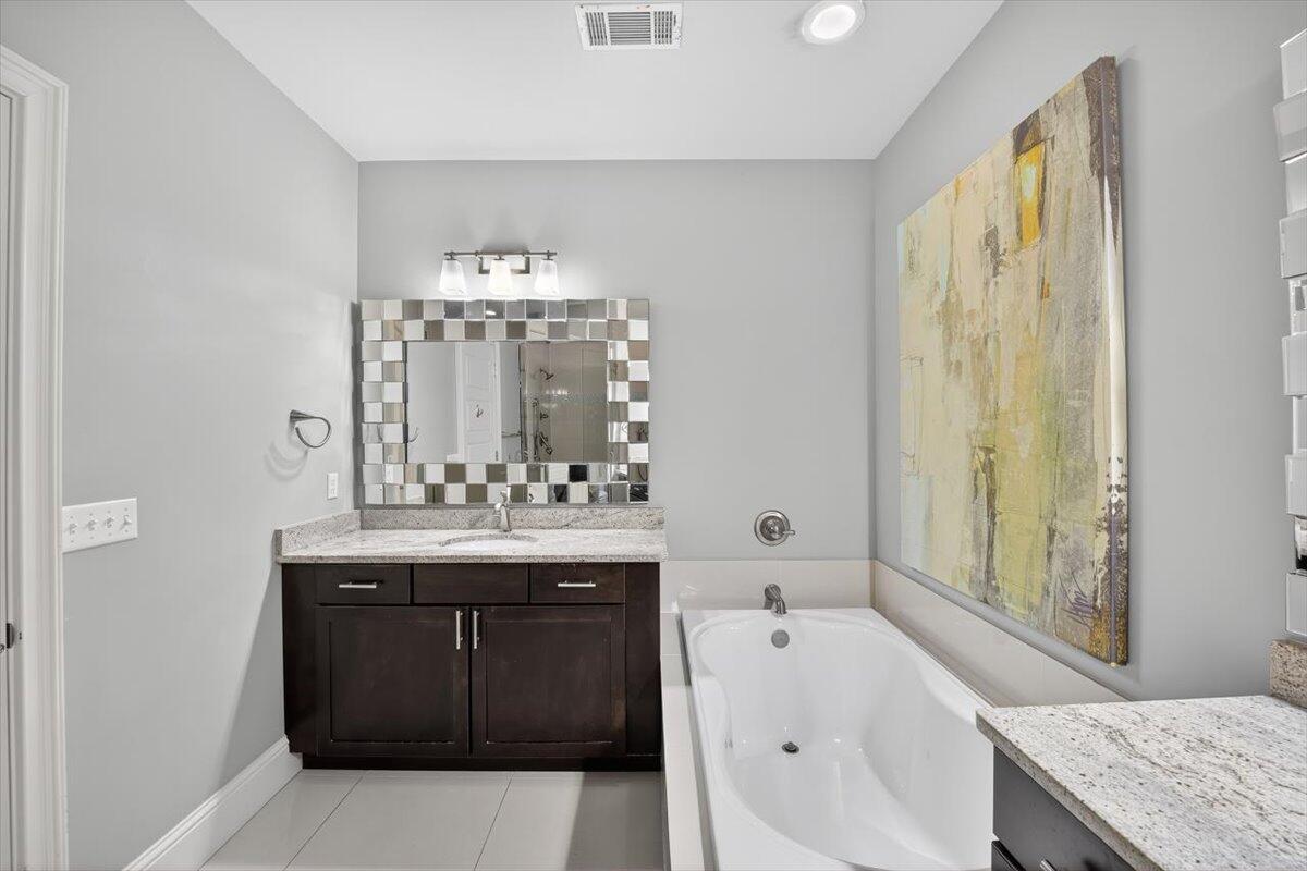 VILLA LAGO - Residential