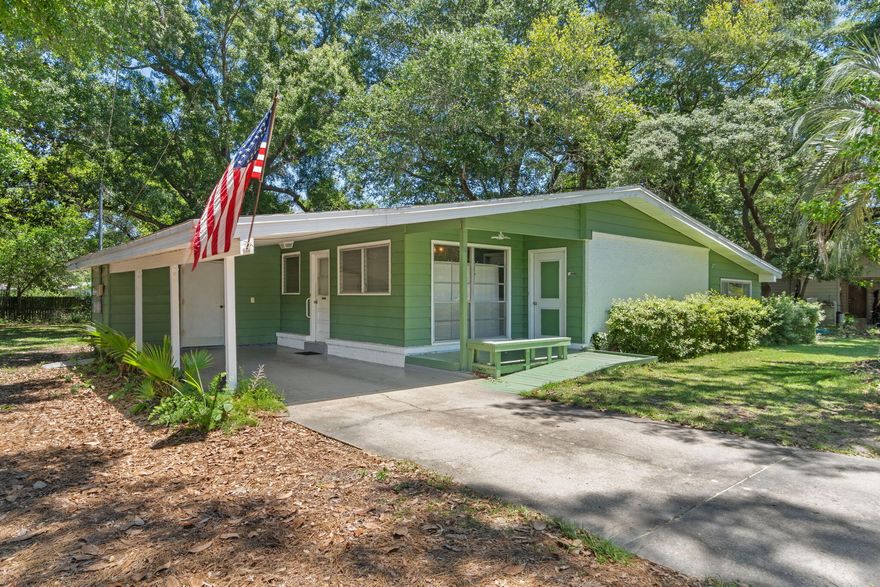 Create your own masterpiece with this midcentury modern bungalow. It's held its charm through multiple generations but is now ready for a makeover. Spanning 1800 sq ft. of blank canvas, hardwood floors and original charm, it's now ready for a buyer with vision.
Roof 2017, HVAC 2016, 2025 Water Heater
Hardwood under carpet
Revamped Azalea Park in neighborhood
.4 miles to Mary Esther City Residents' Boat Ramp