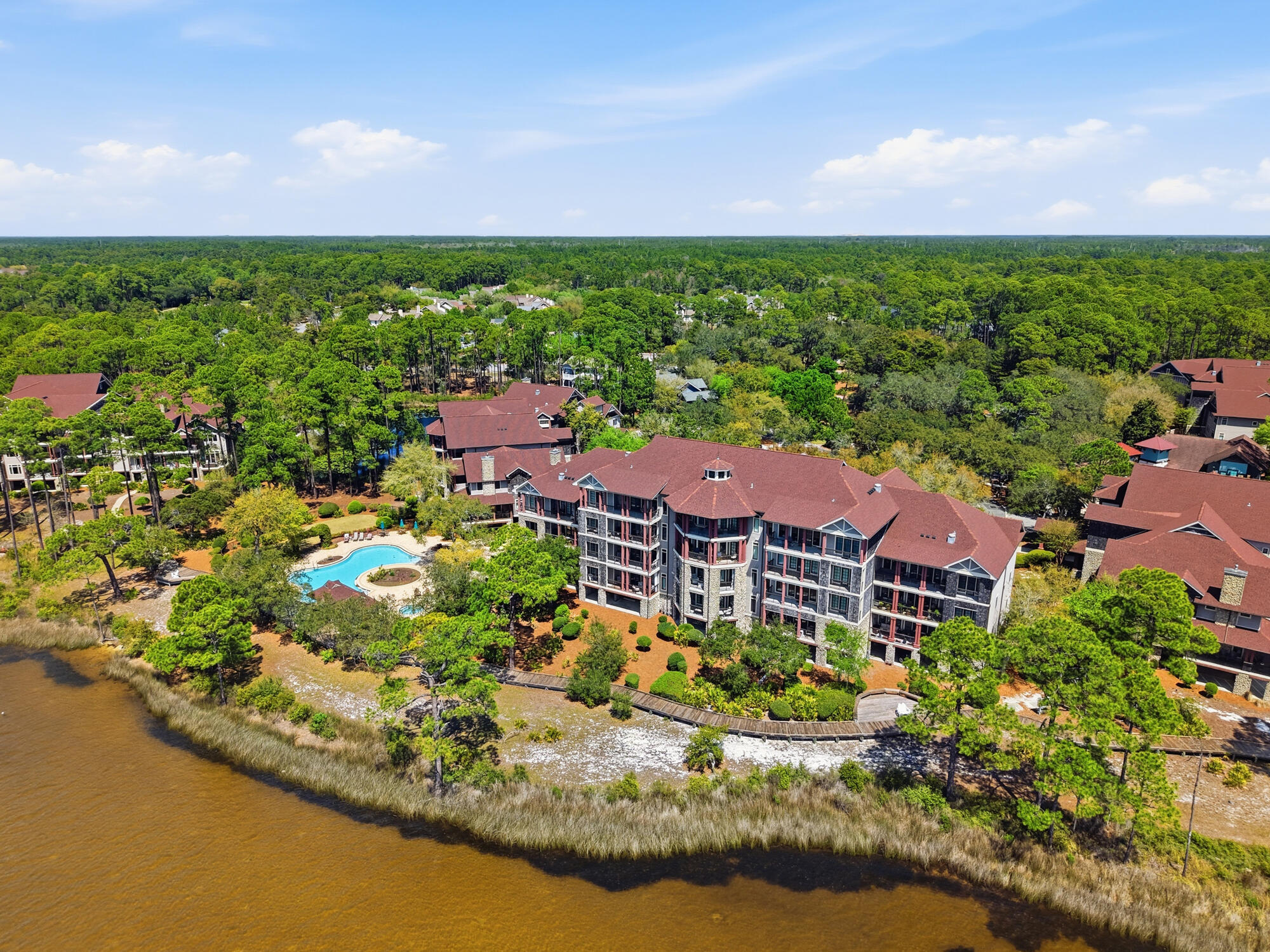 WILD HERON LAKESIDE LODGE - Residential