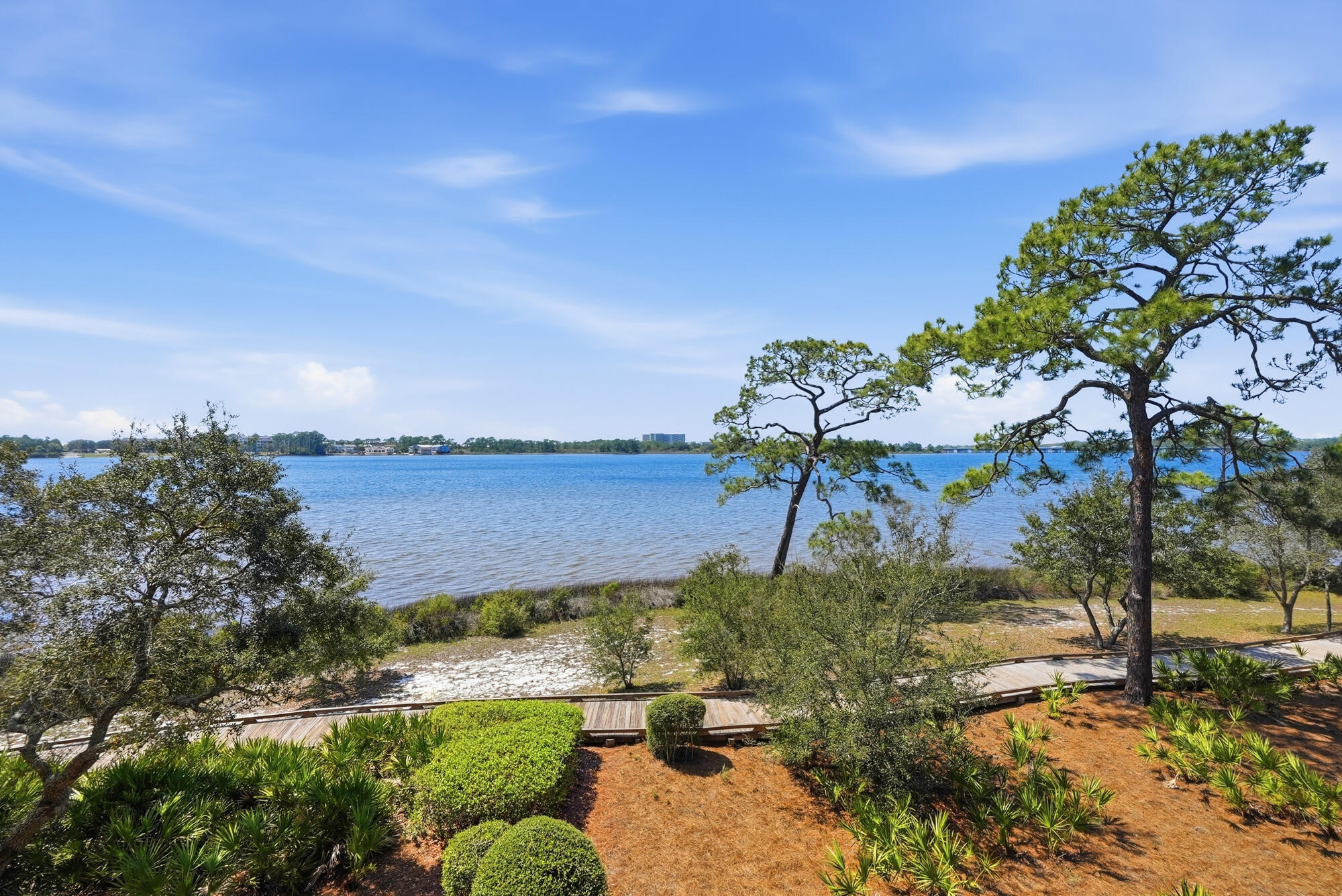 WILD HERON LAKESIDE LODGE - Residential