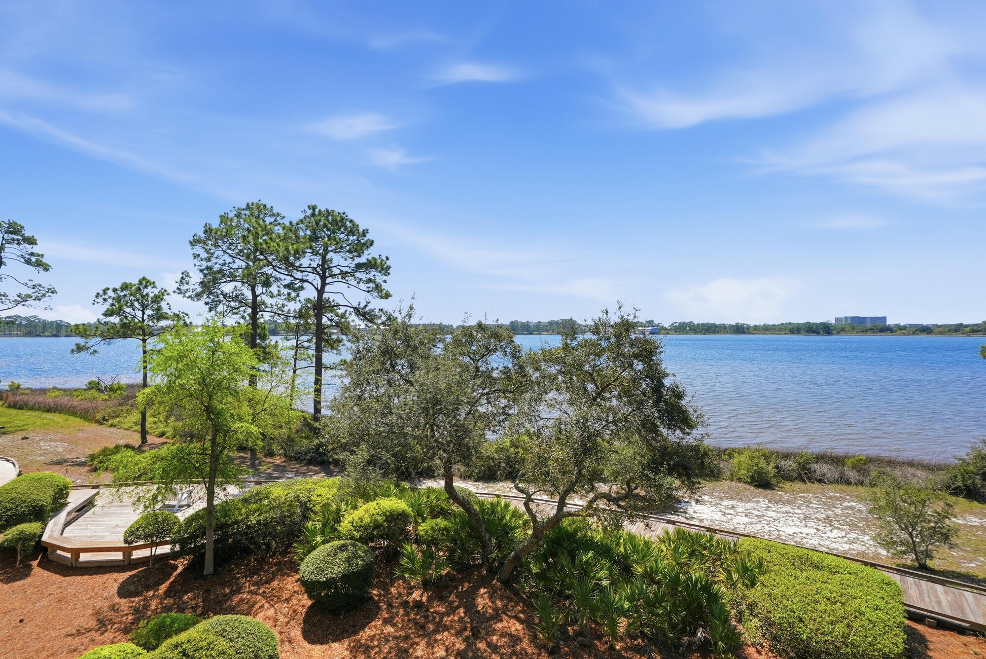 WILD HERON LAKESIDE LODGE - Residential