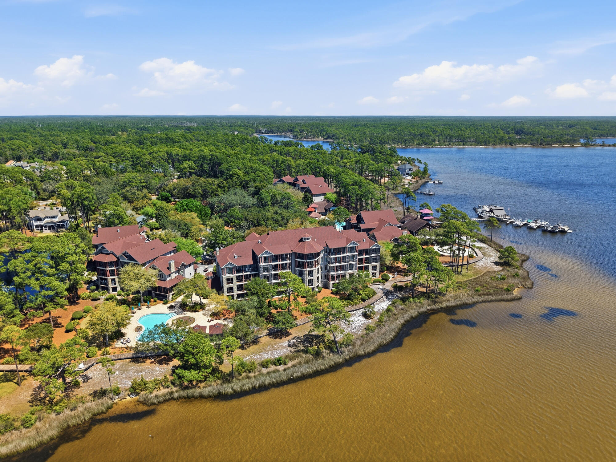 WILD HERON LAKESIDE LODGE - Residential