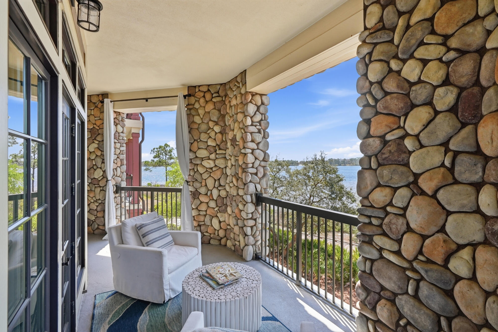 WILD HERON LAKESIDE LODGE - Residential