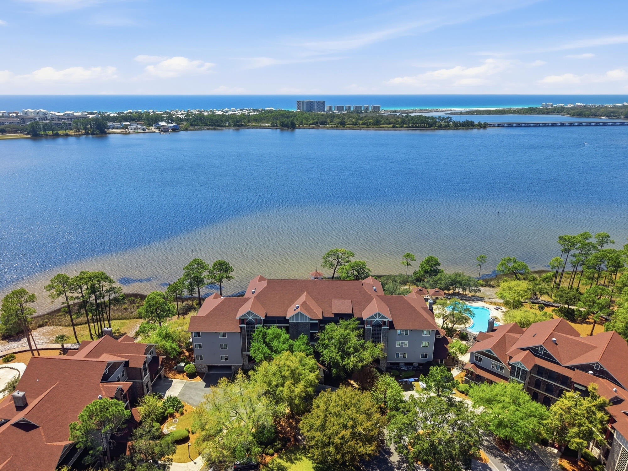 WILD HERON LAKESIDE LODGE - Residential