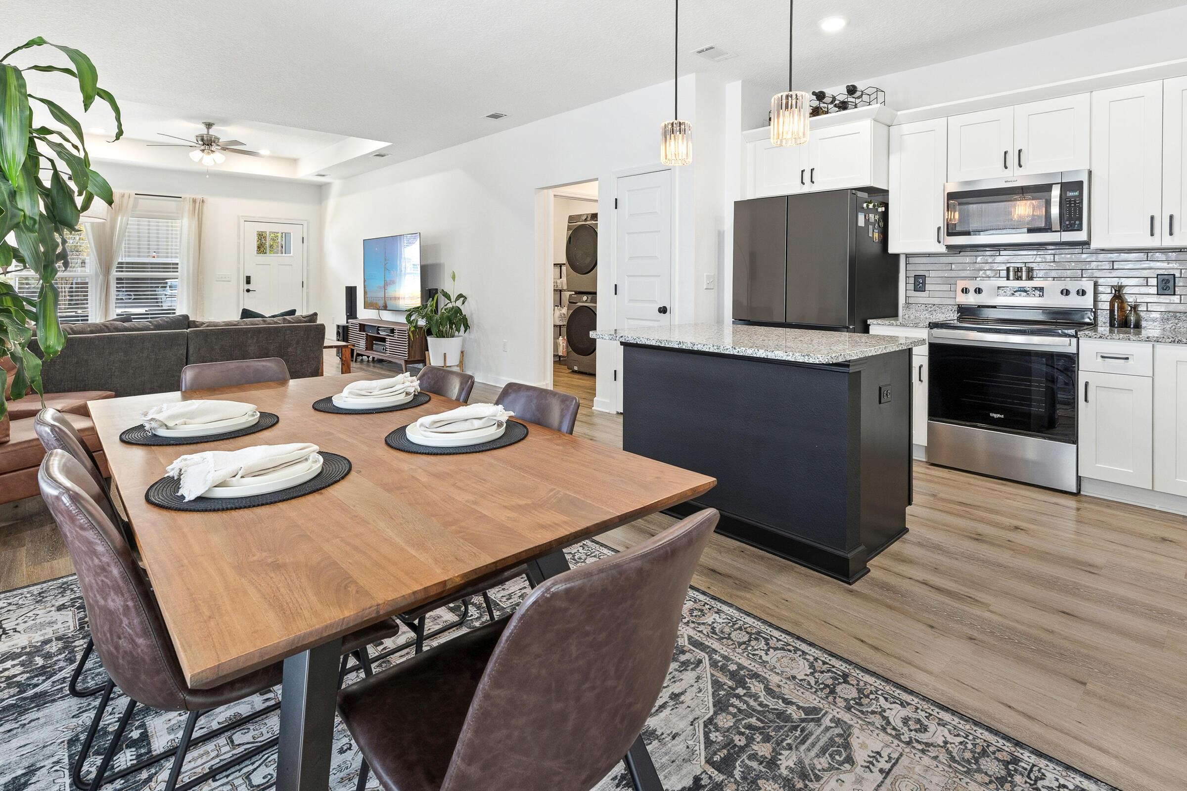 LAGRANGE LANDING - Residential