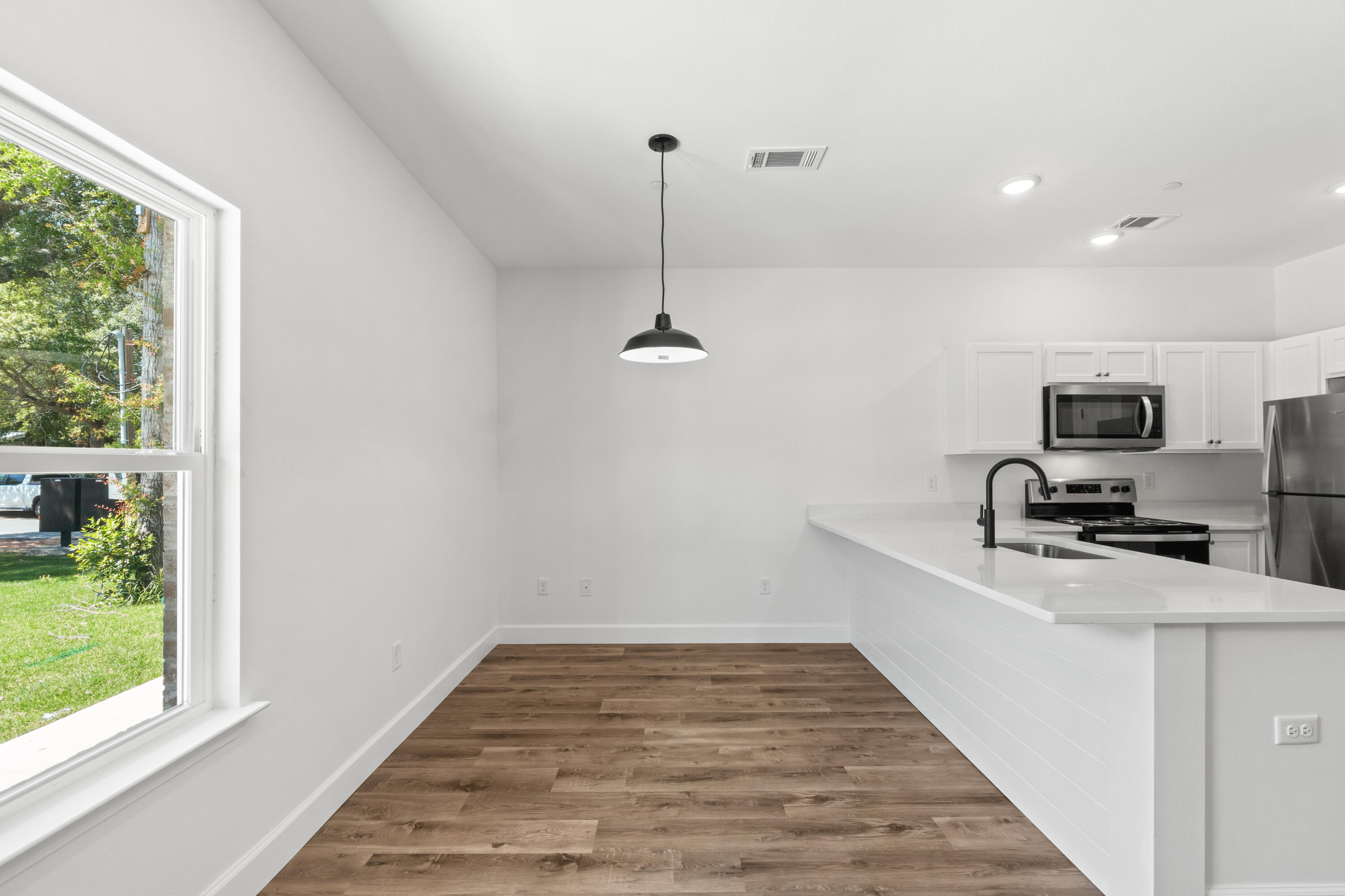 BARROW APARTMENTS - Residential Lease