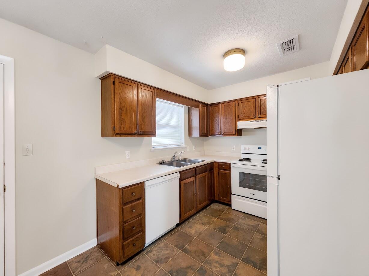 SQUIRREL HAVEN UNREC - Residential Lease