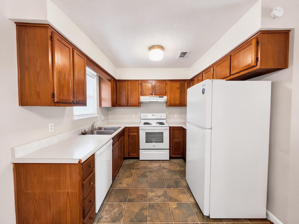 SQUIRREL HAVEN UNREC - Residential Lease