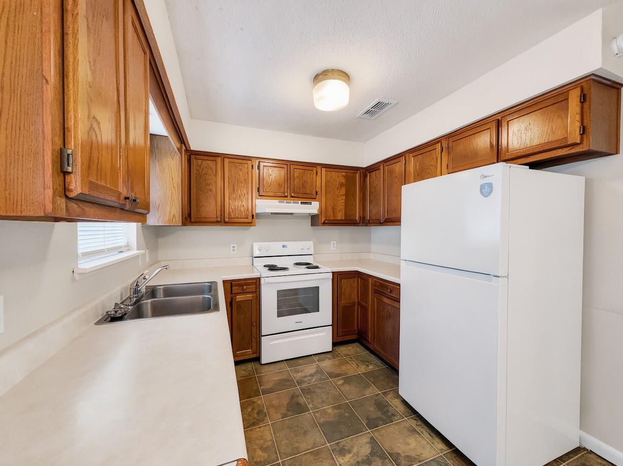 SQUIRREL HAVEN UNREC - Residential Lease