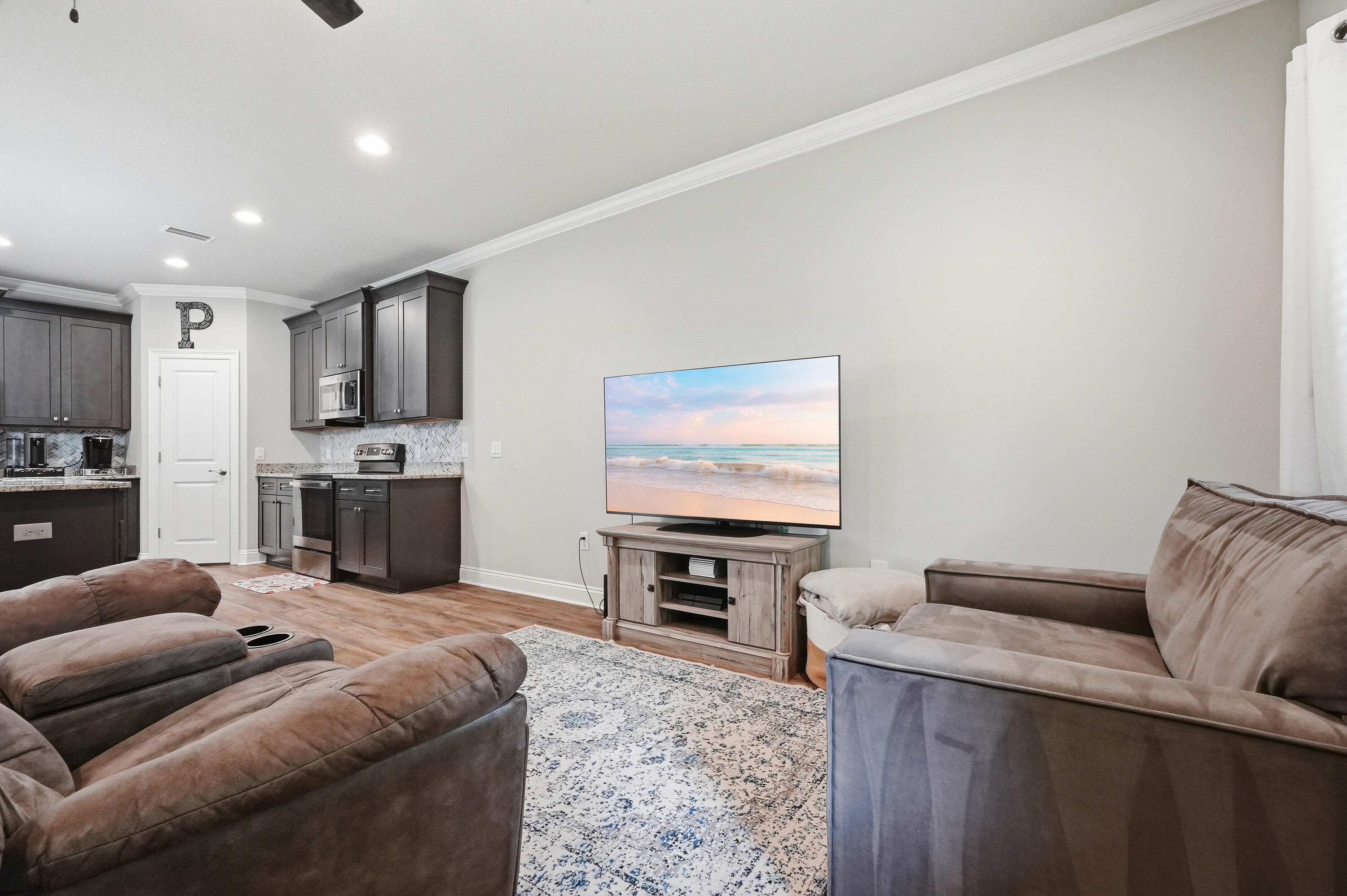 CRESCENT SHORES - Residential