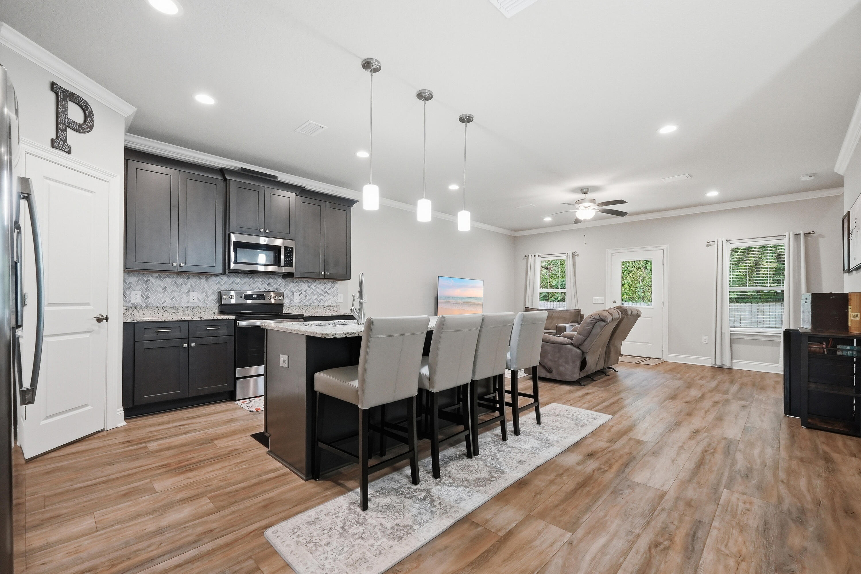 CRESCENT SHORES - Residential