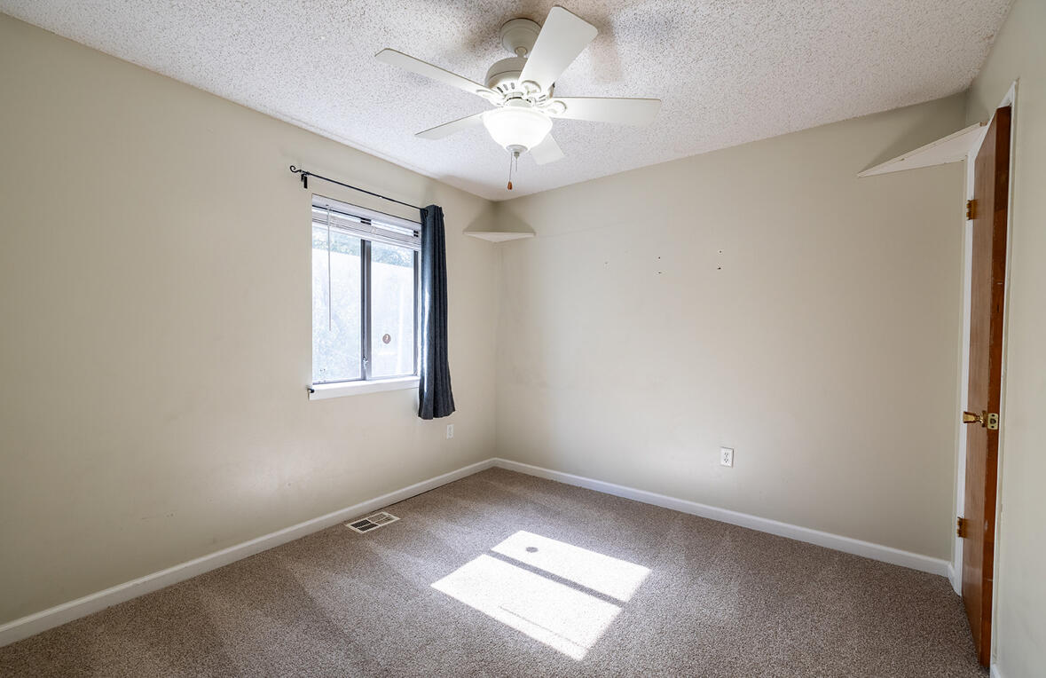 VALPARAISO PINECREST 1 - Residential Lease