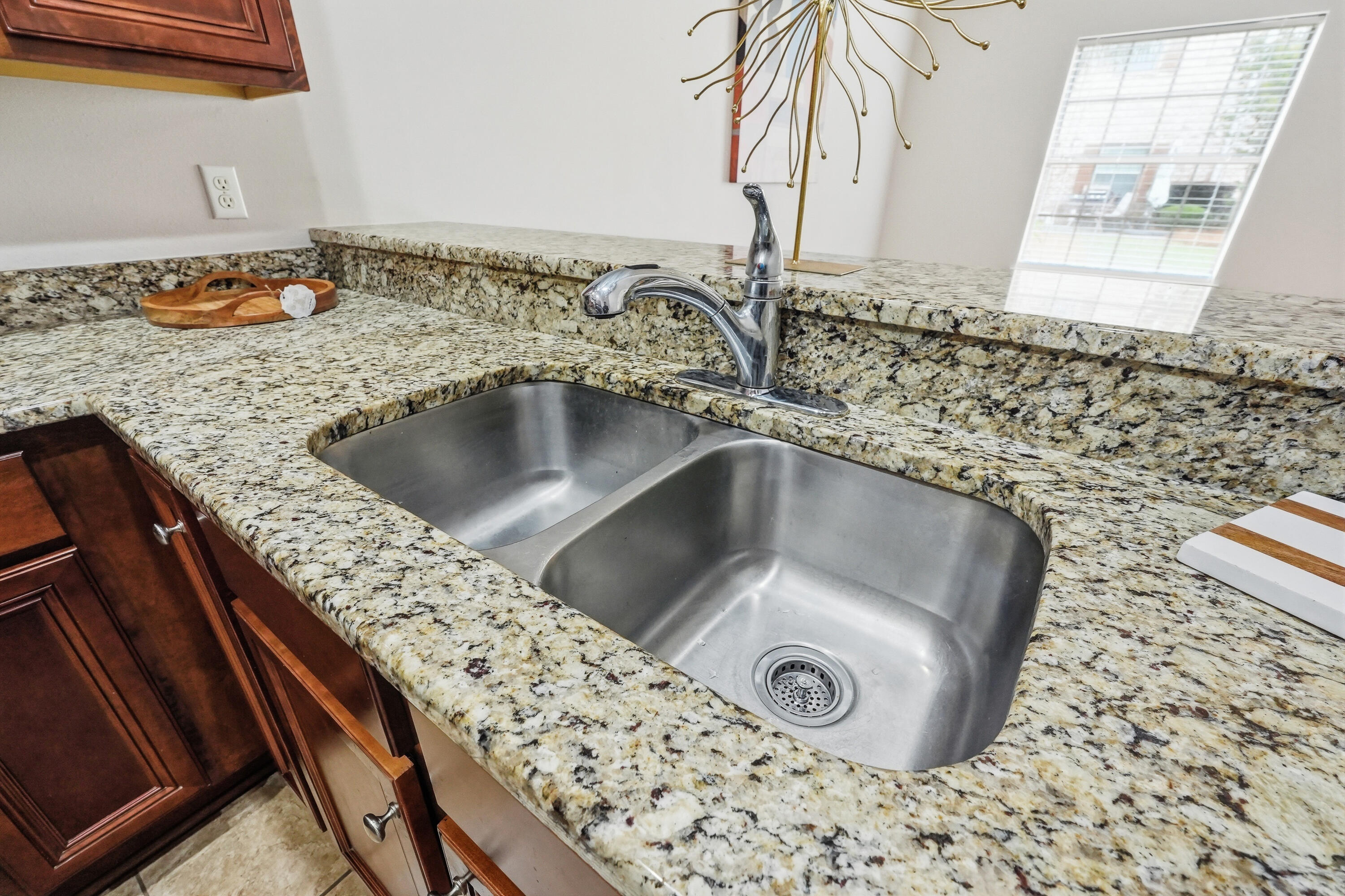 RESERVE POINTE TOWNHOMES - Residential