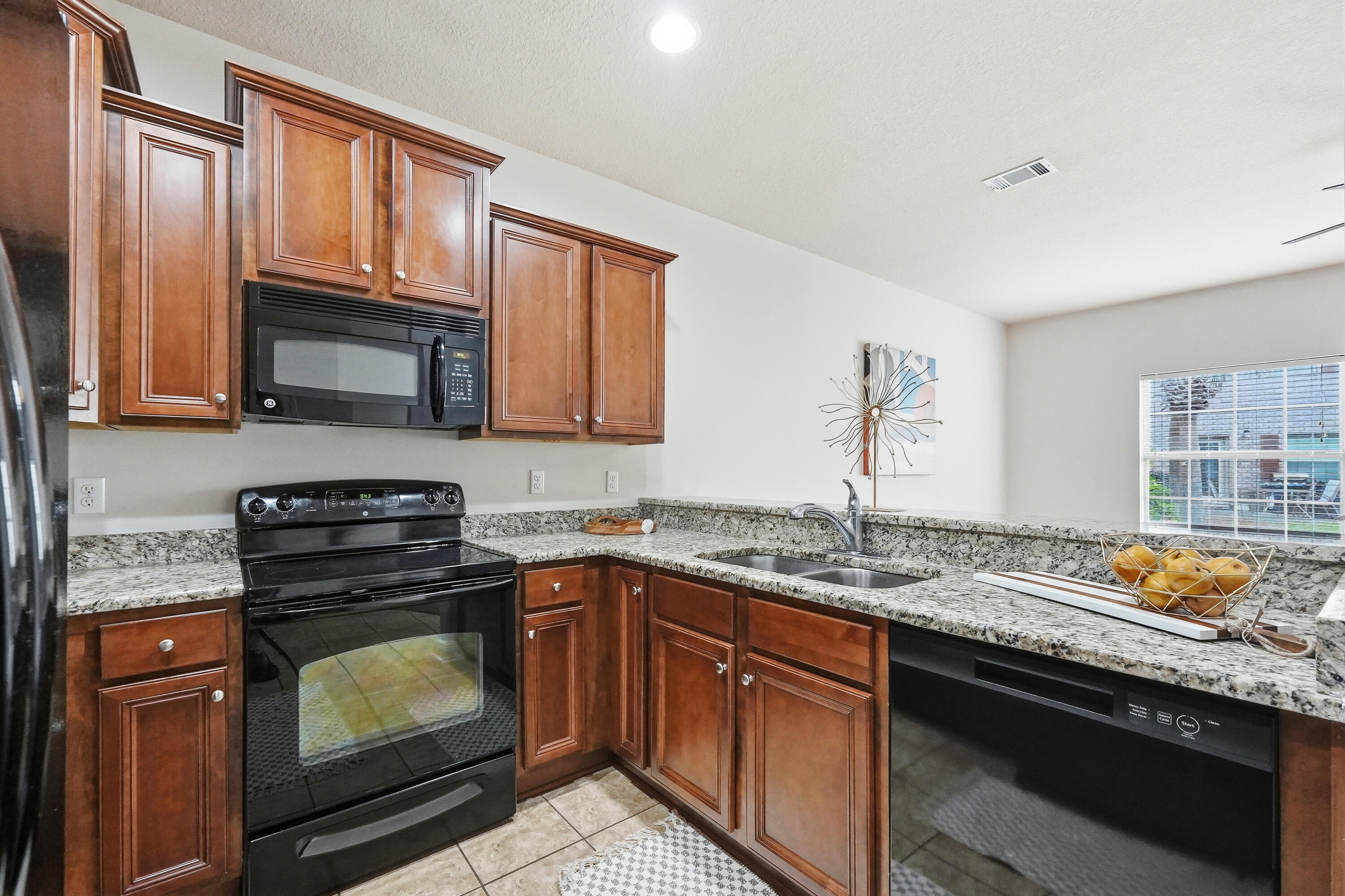 RESERVE POINTE TOWNHOMES - Residential
