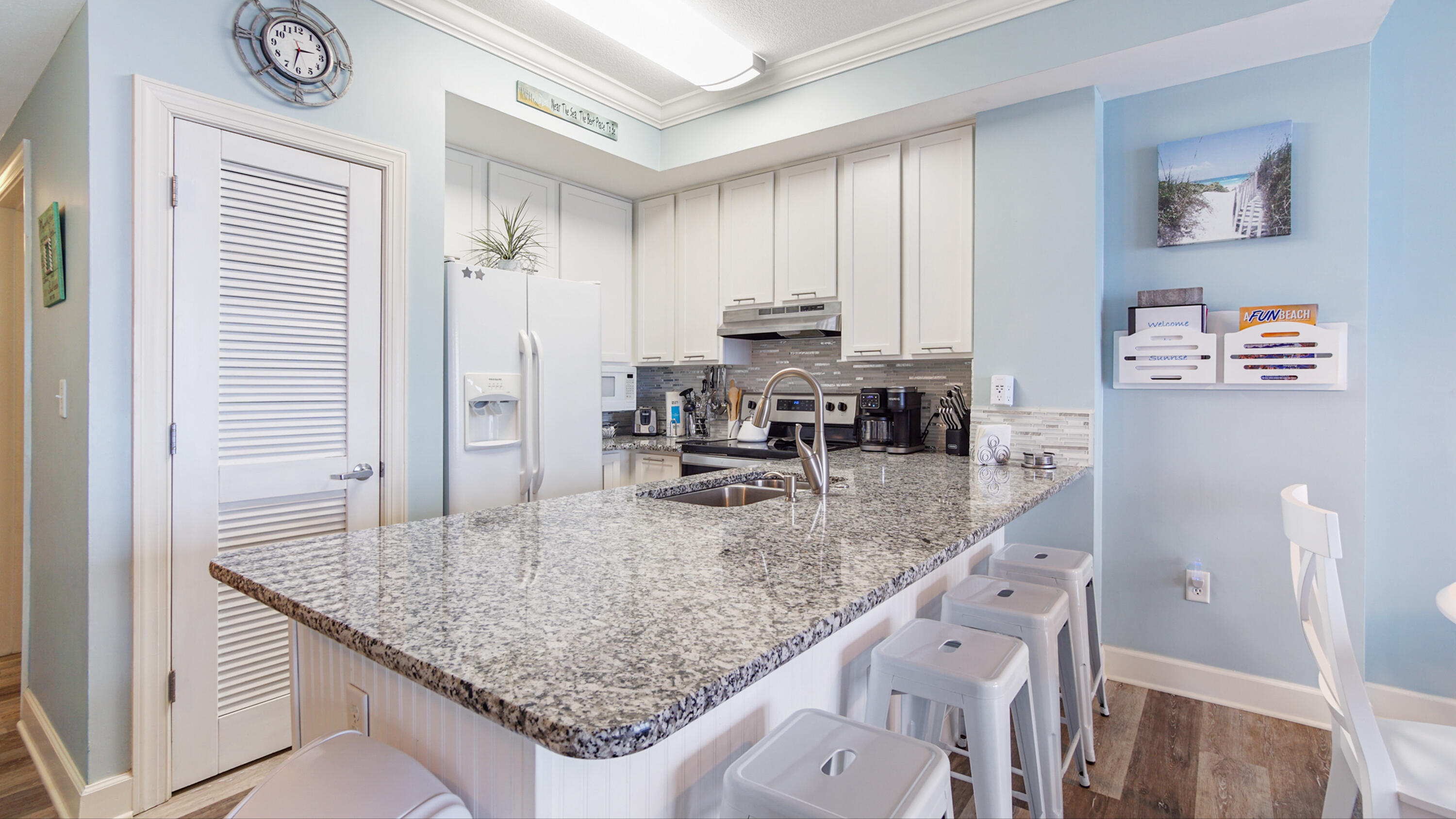 SUNRISE BEACH - Residential