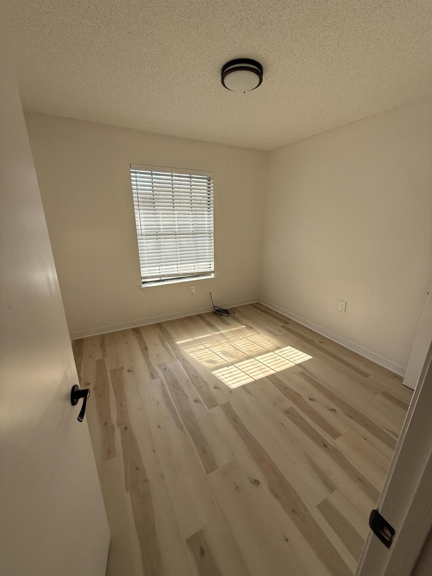 MARY ESTHER MANOR - Residential