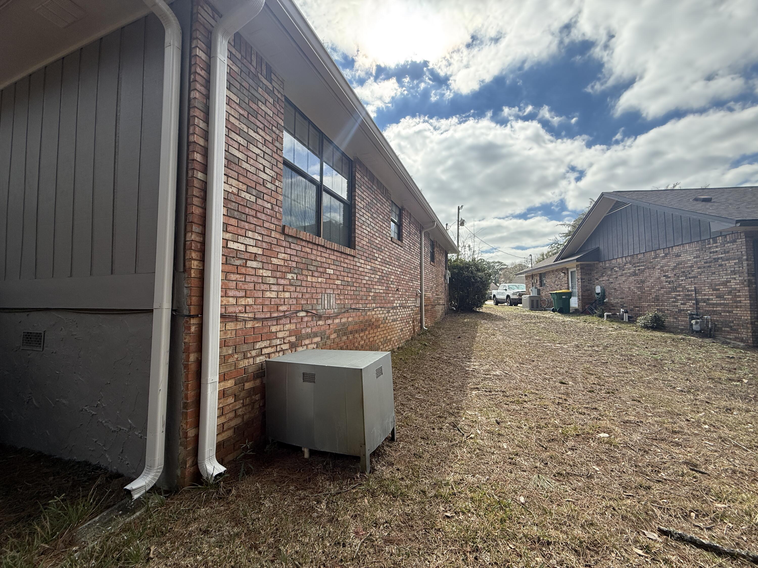 MARY ESTHER MANOR - Residential