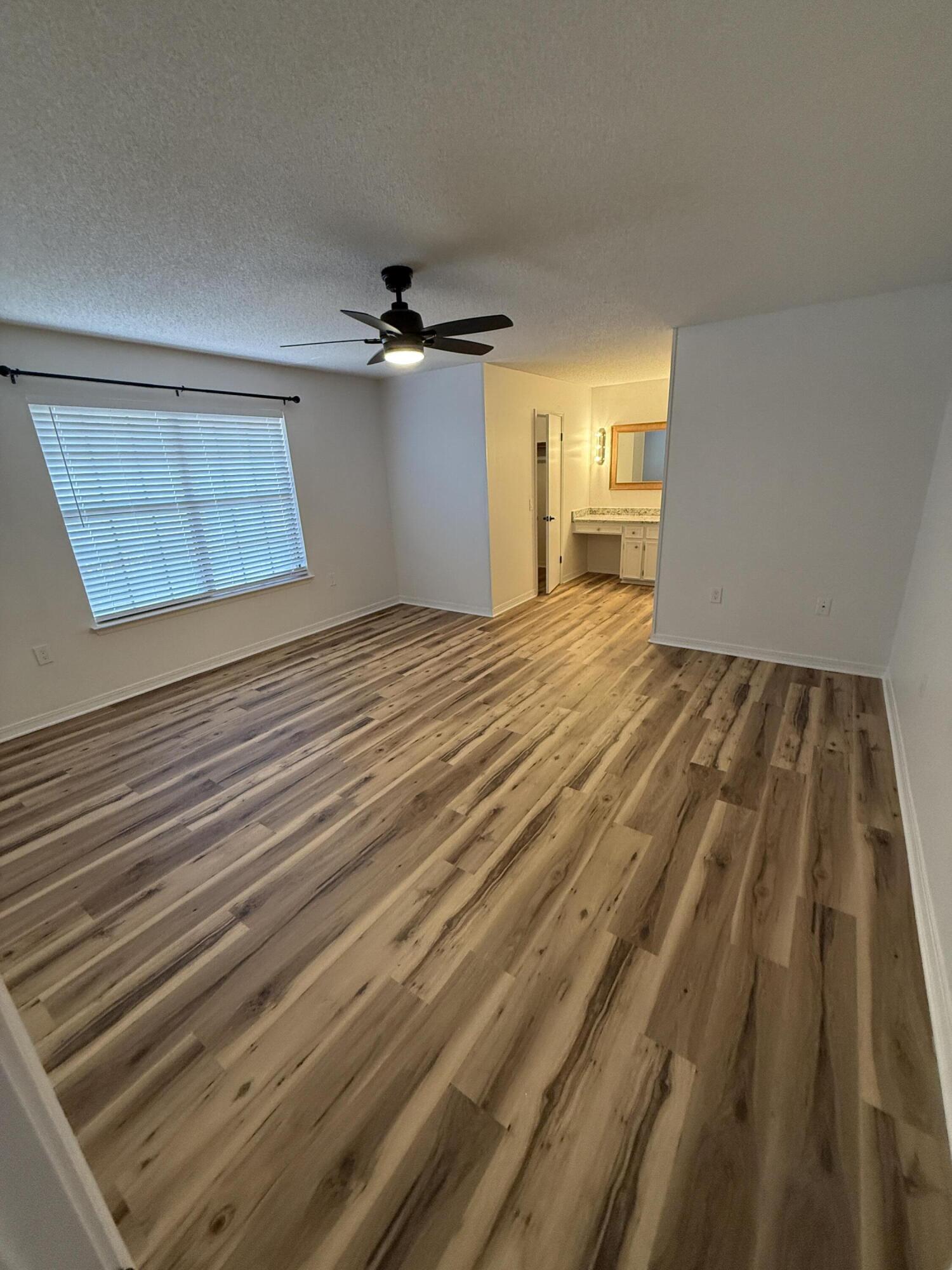 MARY ESTHER MANOR - Residential