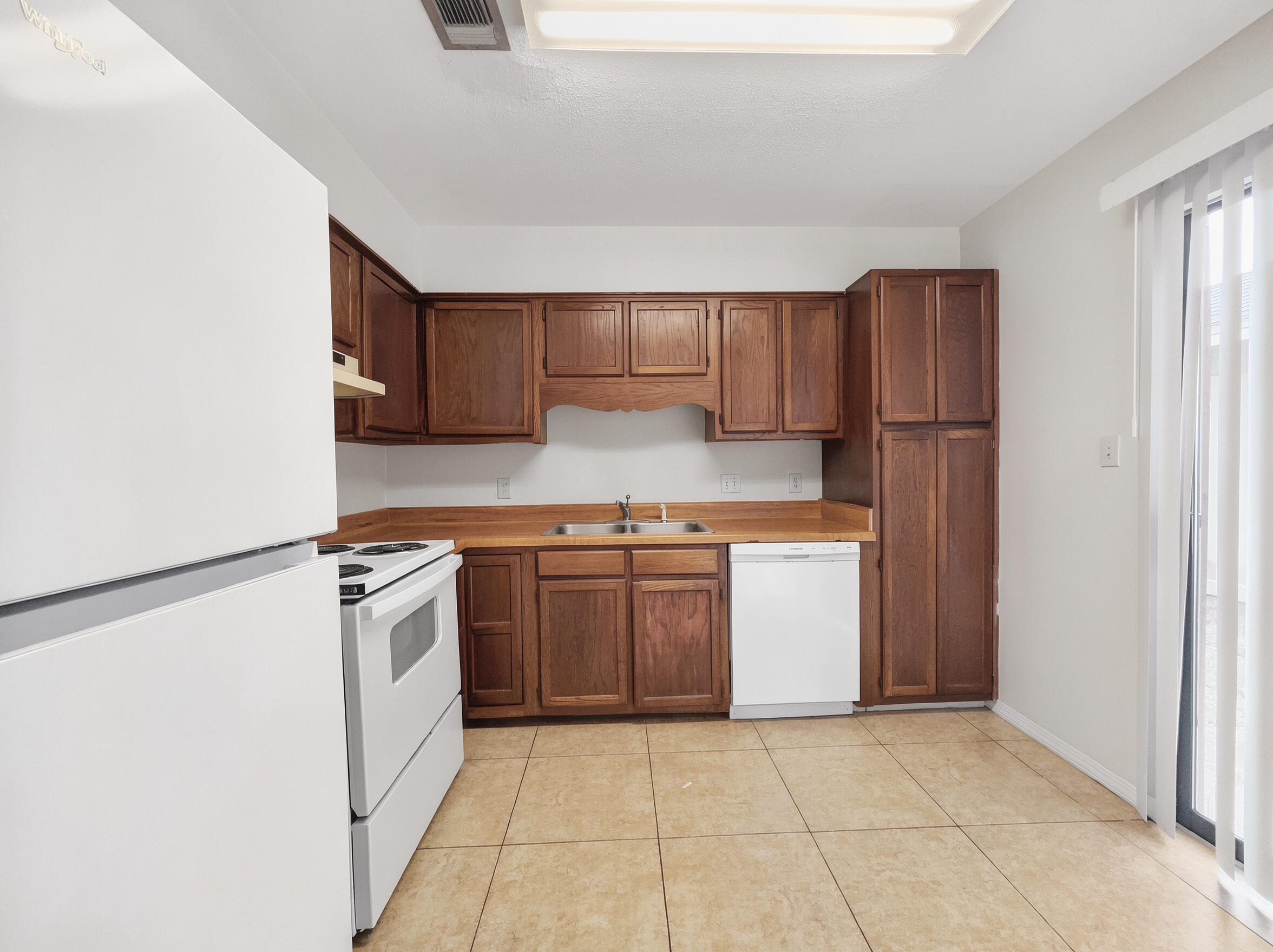 HIDDEN TRAILS PH 1 - Residential Lease