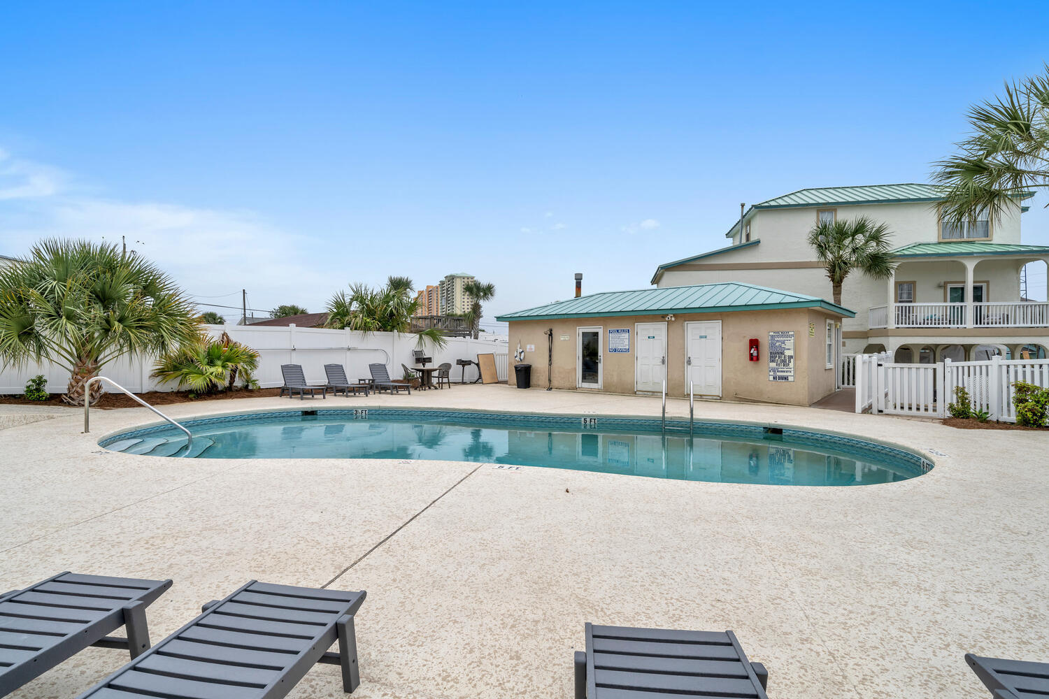 The Palms Condominiums - Residential