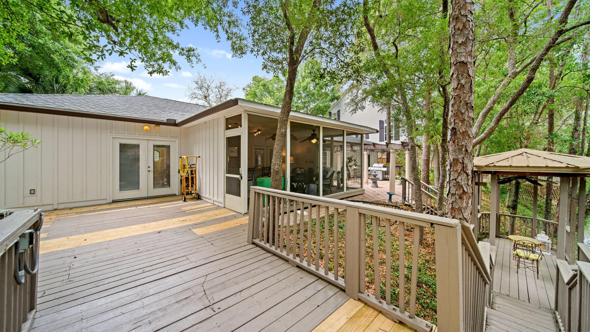 HARBOR OAKS - Residential