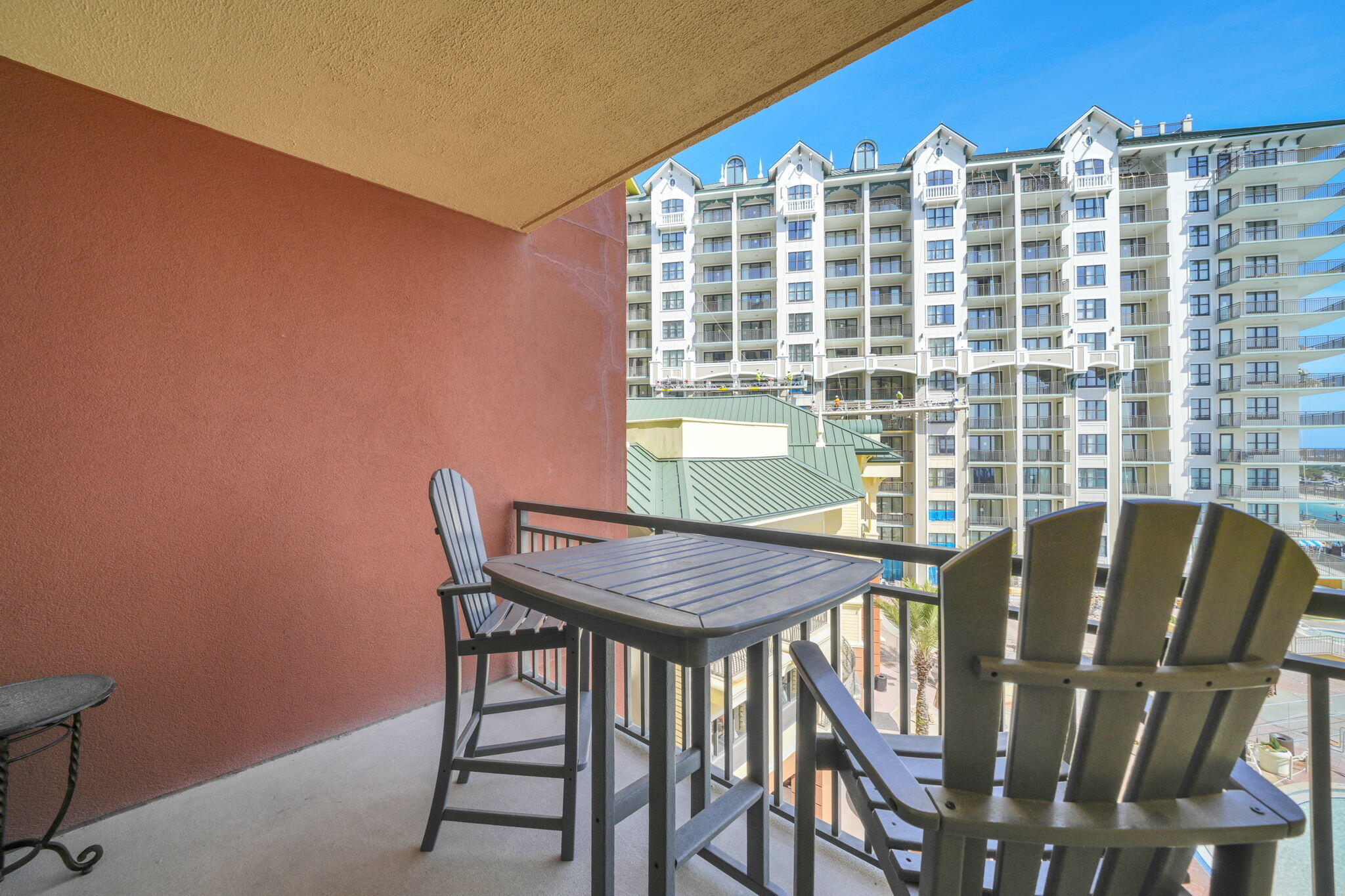 EMERALD GRANDE WEST - Residential