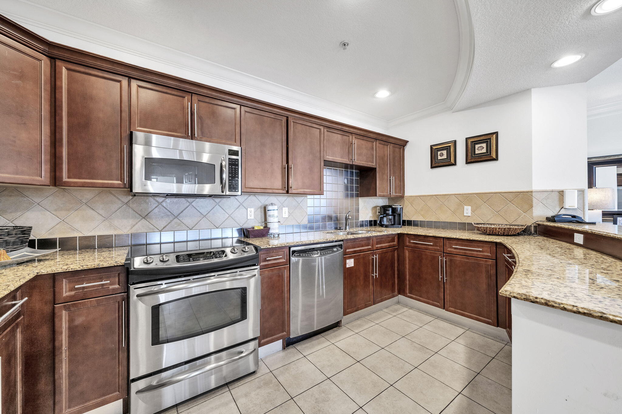 EMERALD GRANDE WEST - Residential