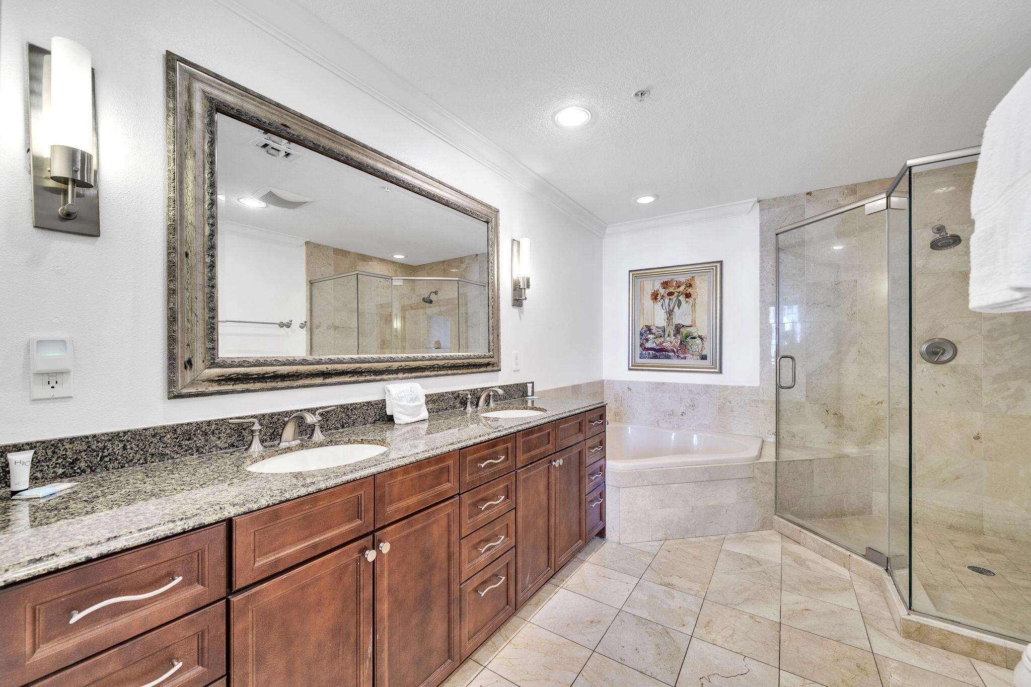 EMERALD GRANDE WEST - Residential