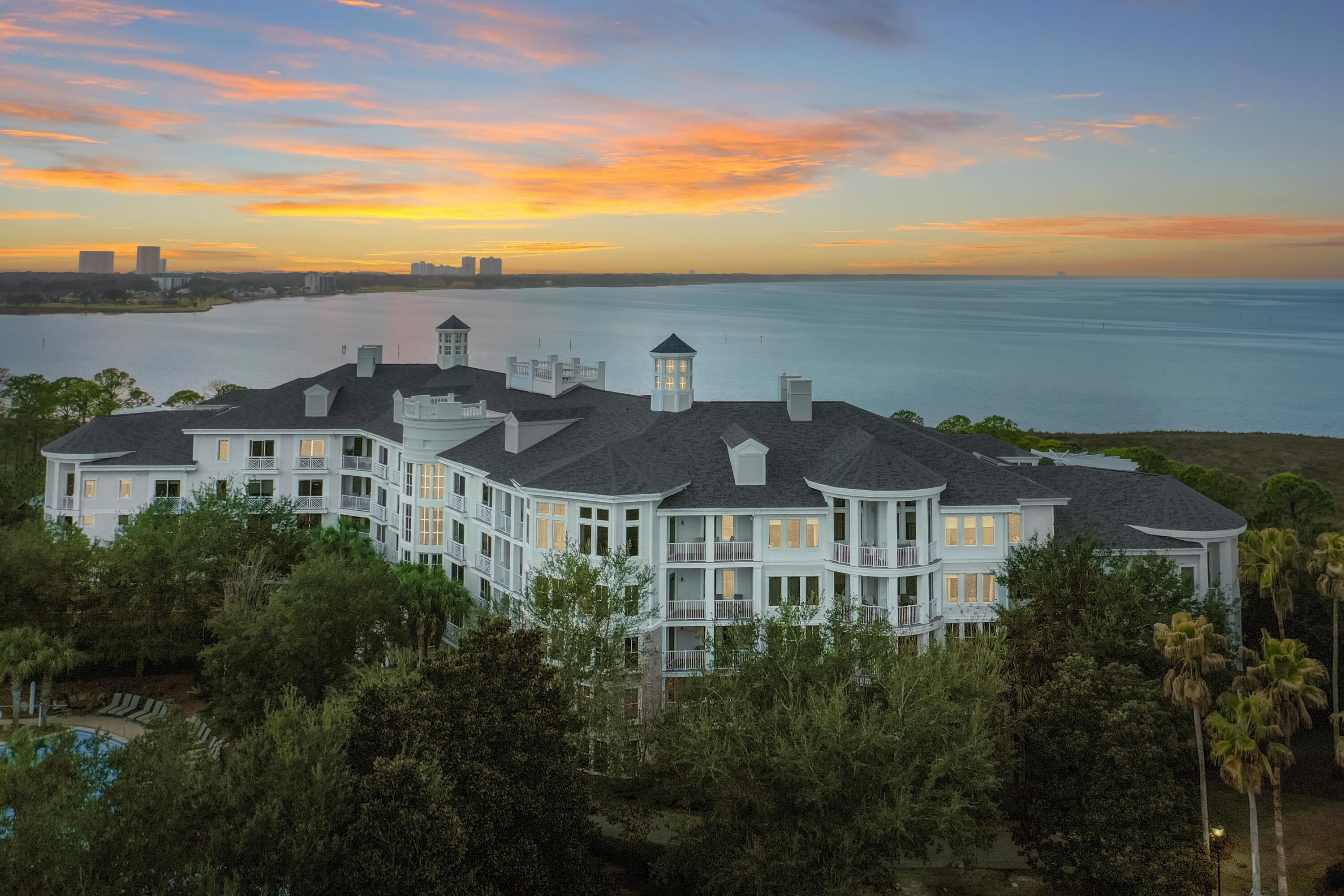 BAHIA CONDO - Residential