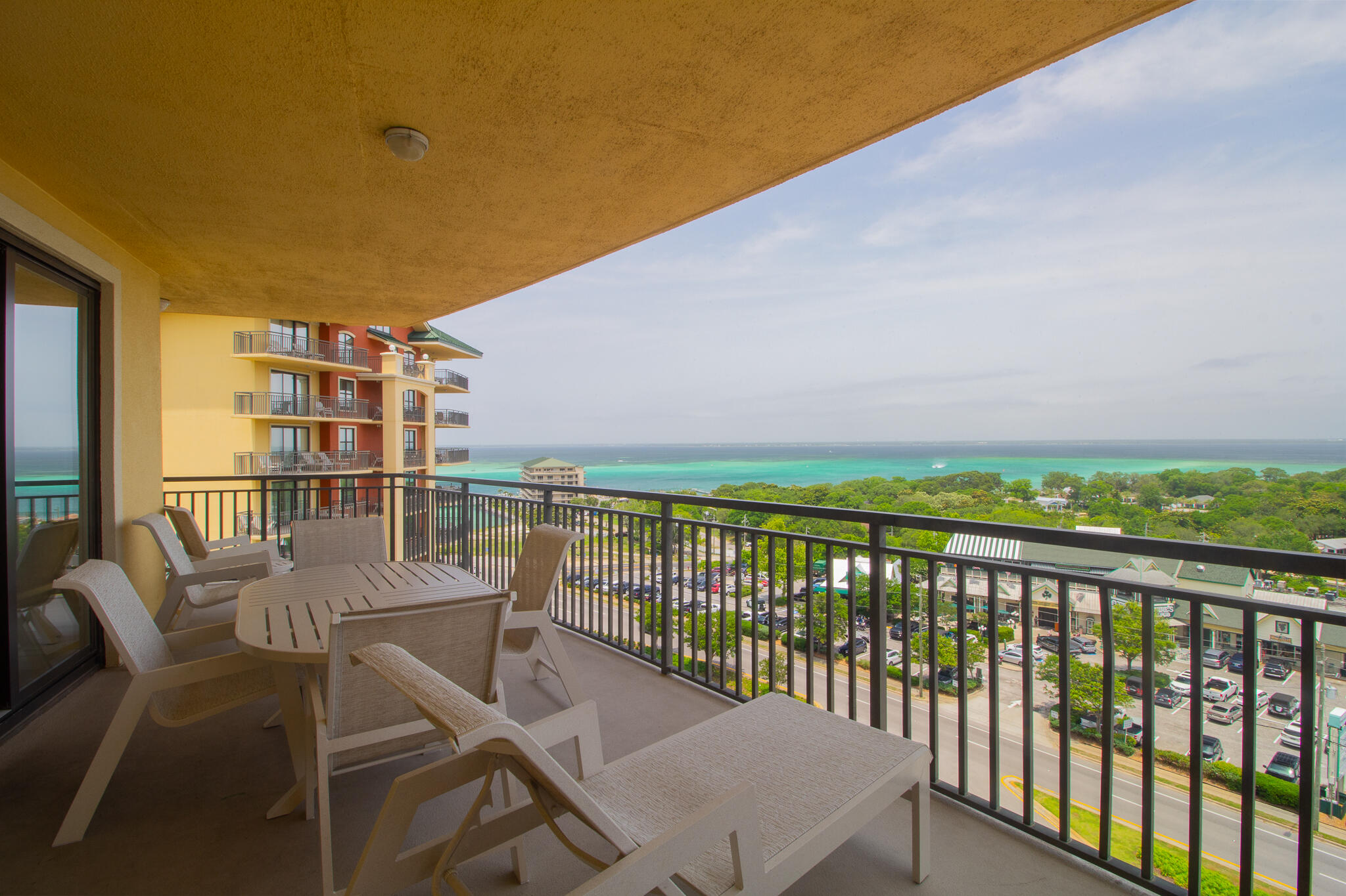 EMERALD GRANDE - Residential