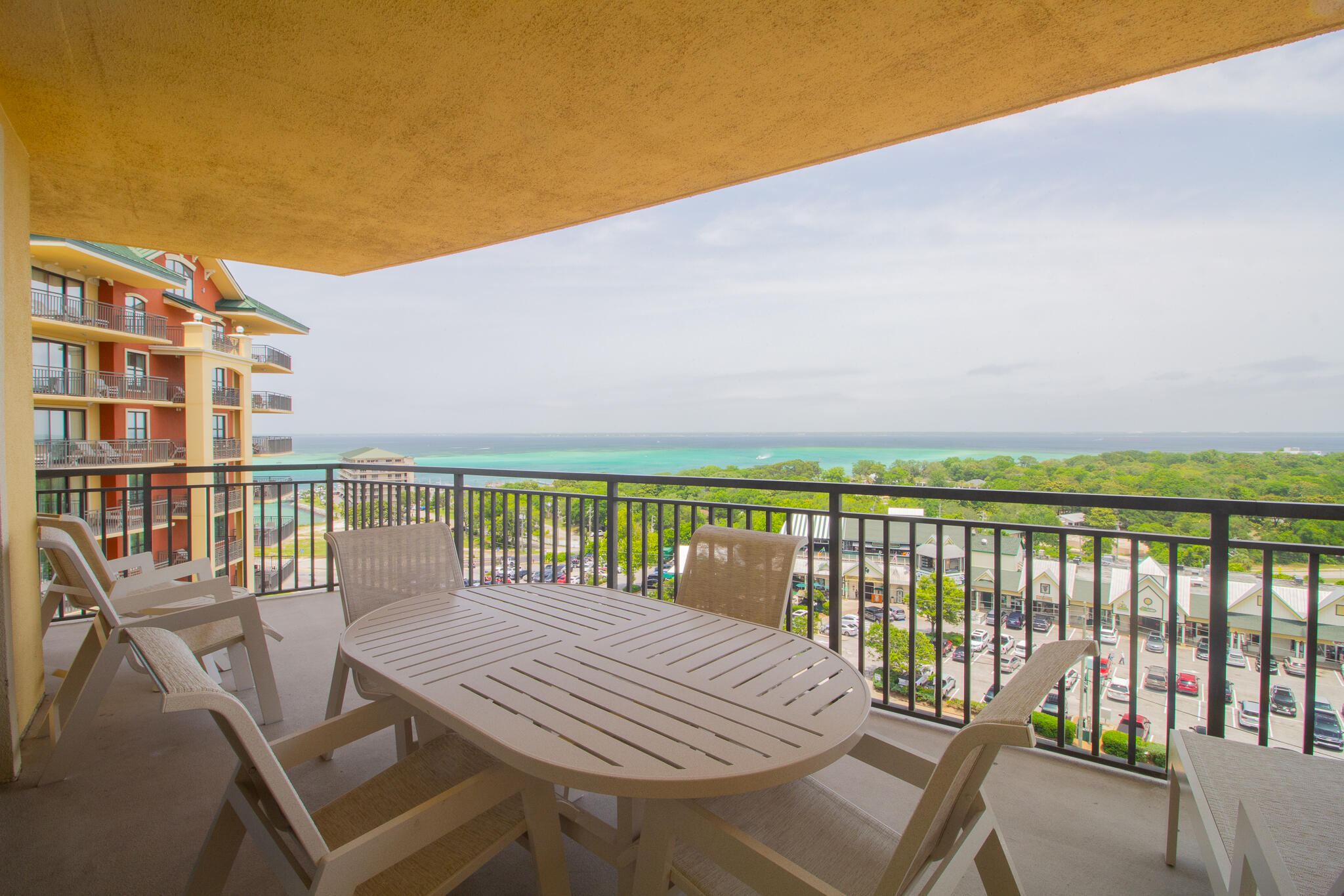 EMERALD GRANDE - Residential